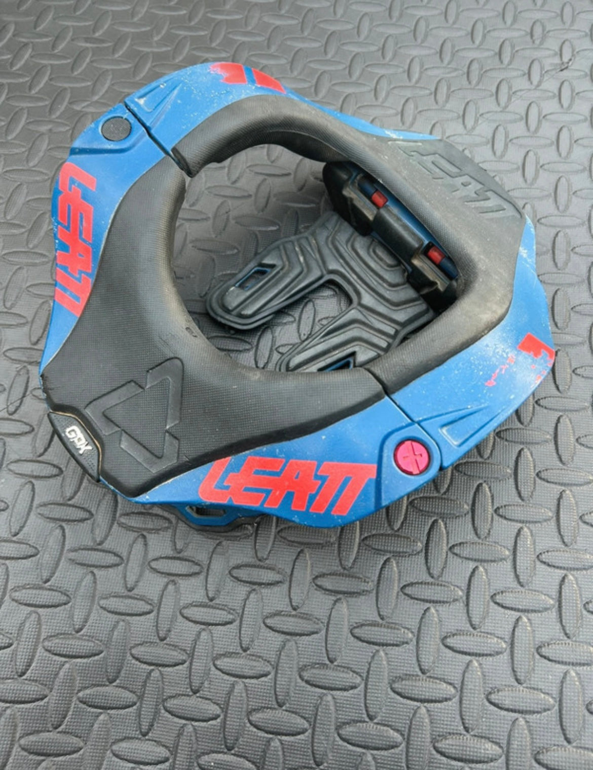 Leatt neck brace