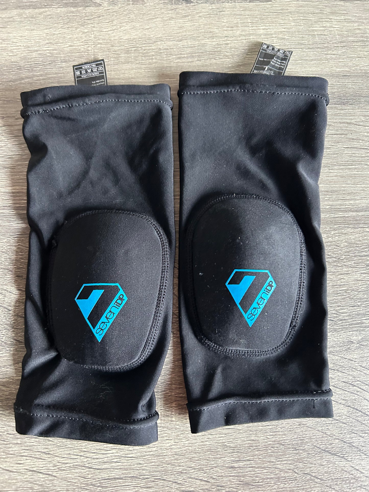 7dip transition knee pads kids large