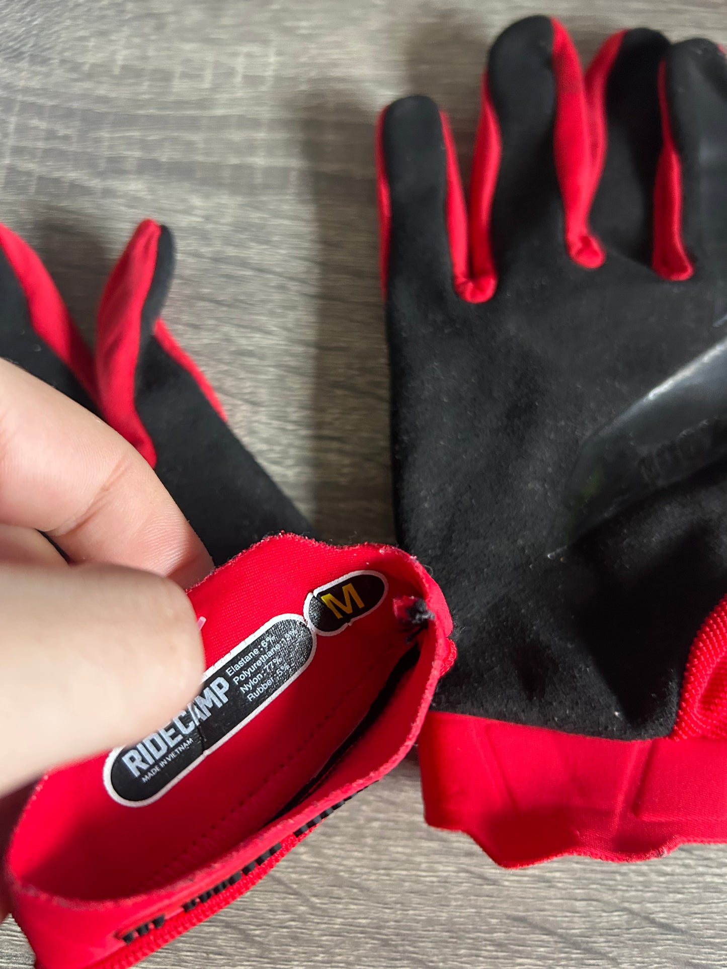 100% gloves medium