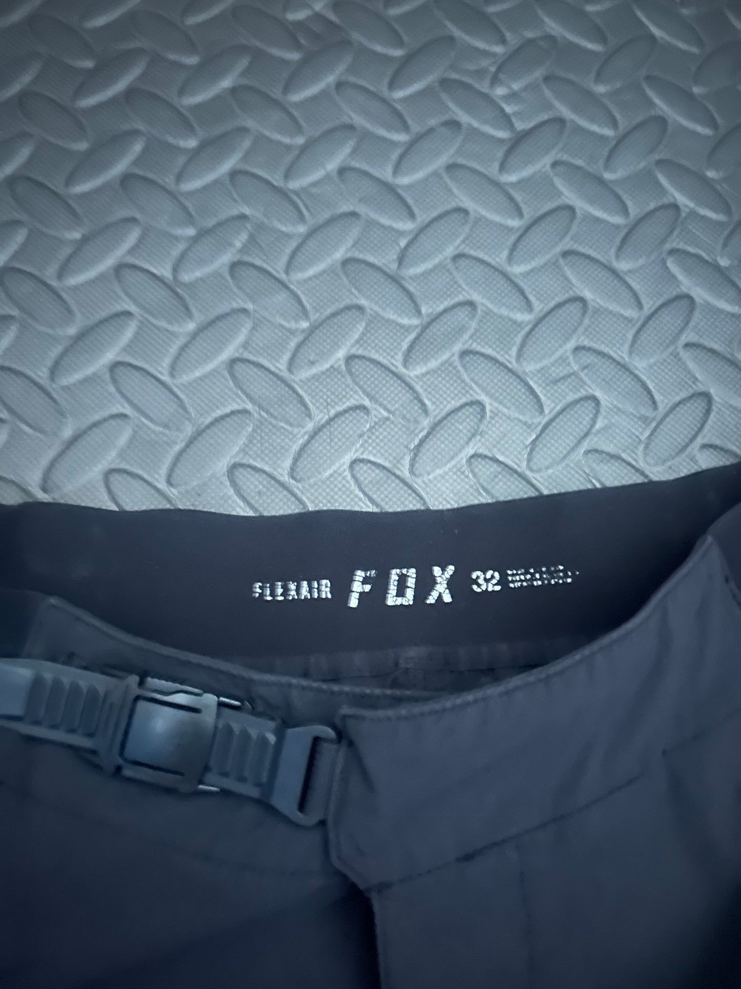 Fox shorts 32”