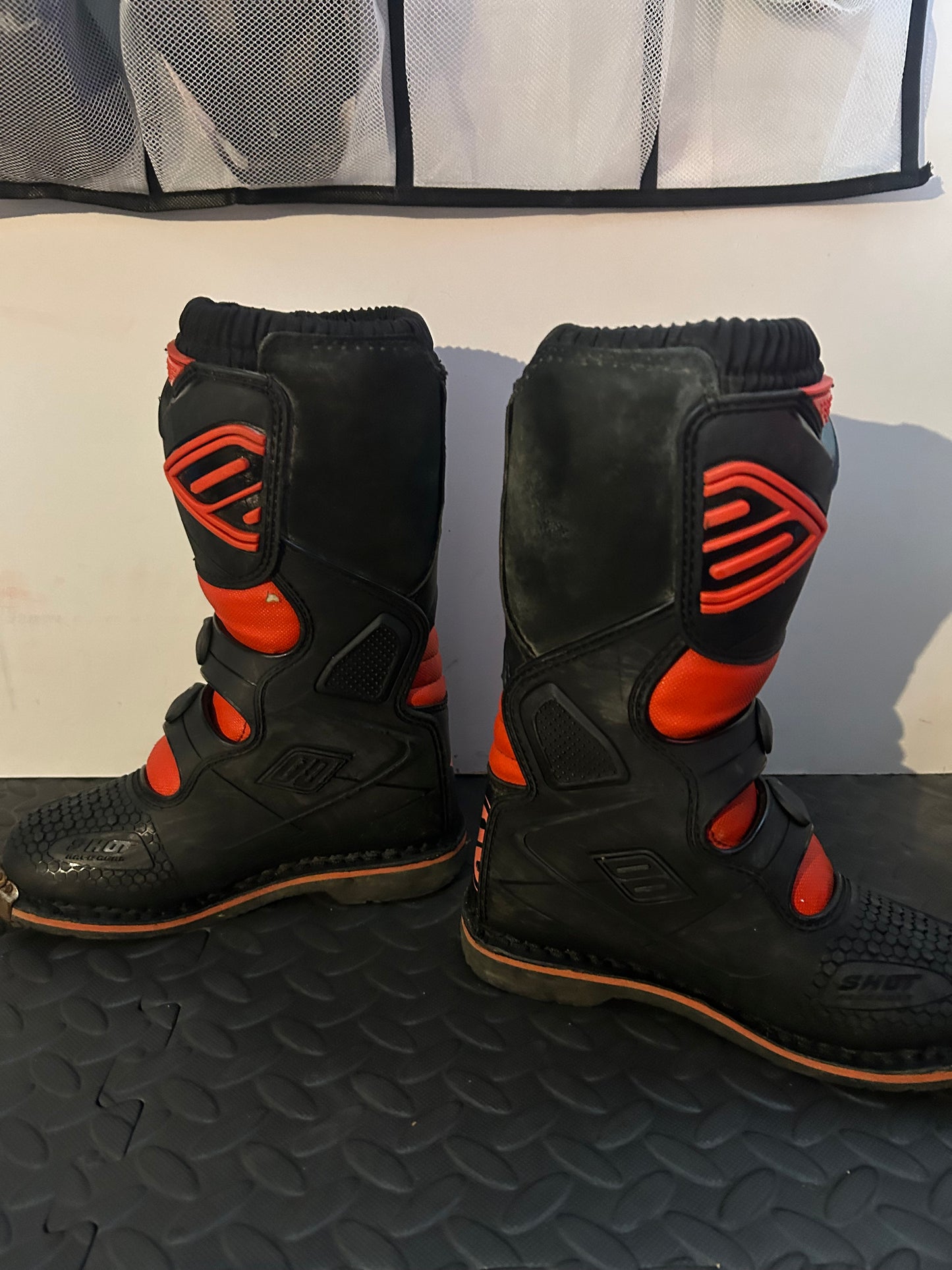 Shot boots UK3.5