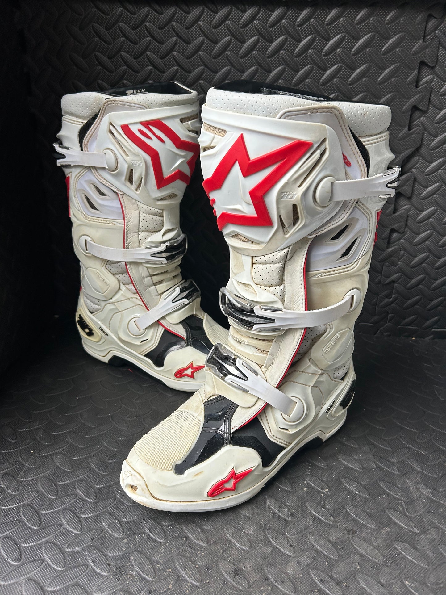 Alpinestars tech 10 supervented uk6