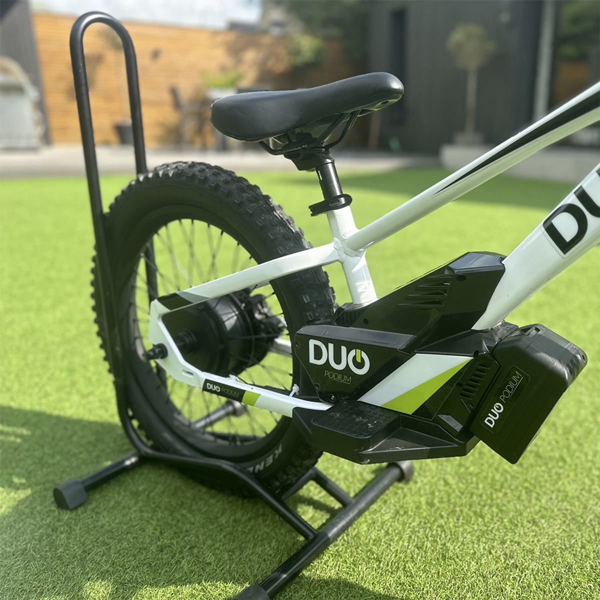 DUO 20" Podium - Electric Balance Bike | 7+ years old