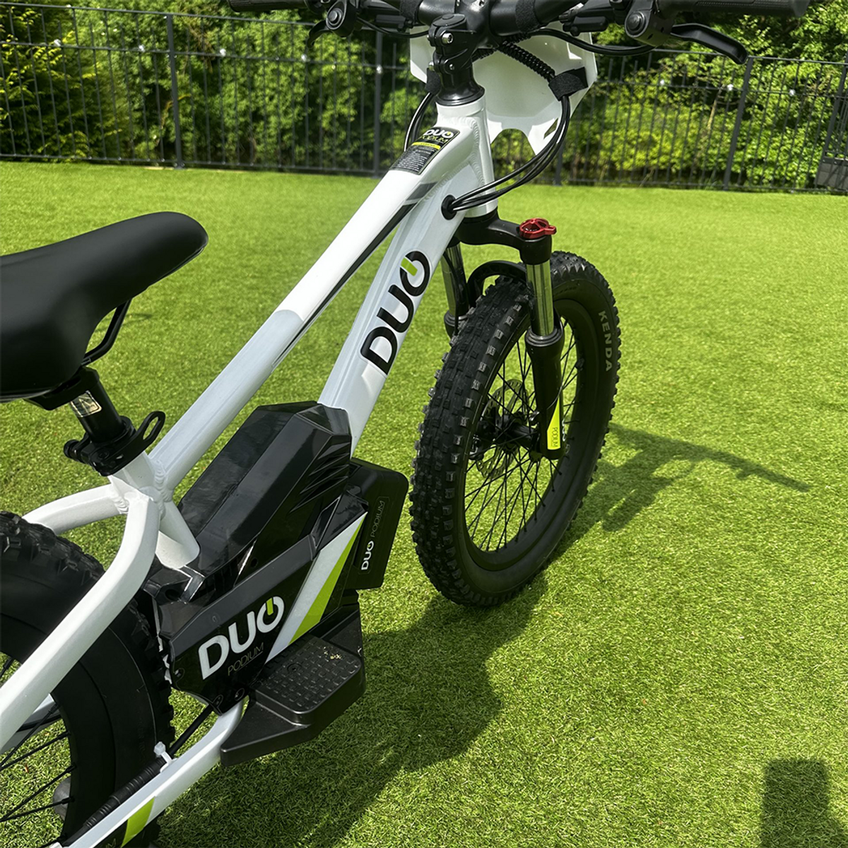 DUO 20" Podium - Electric Balance Bike | 7+ years old