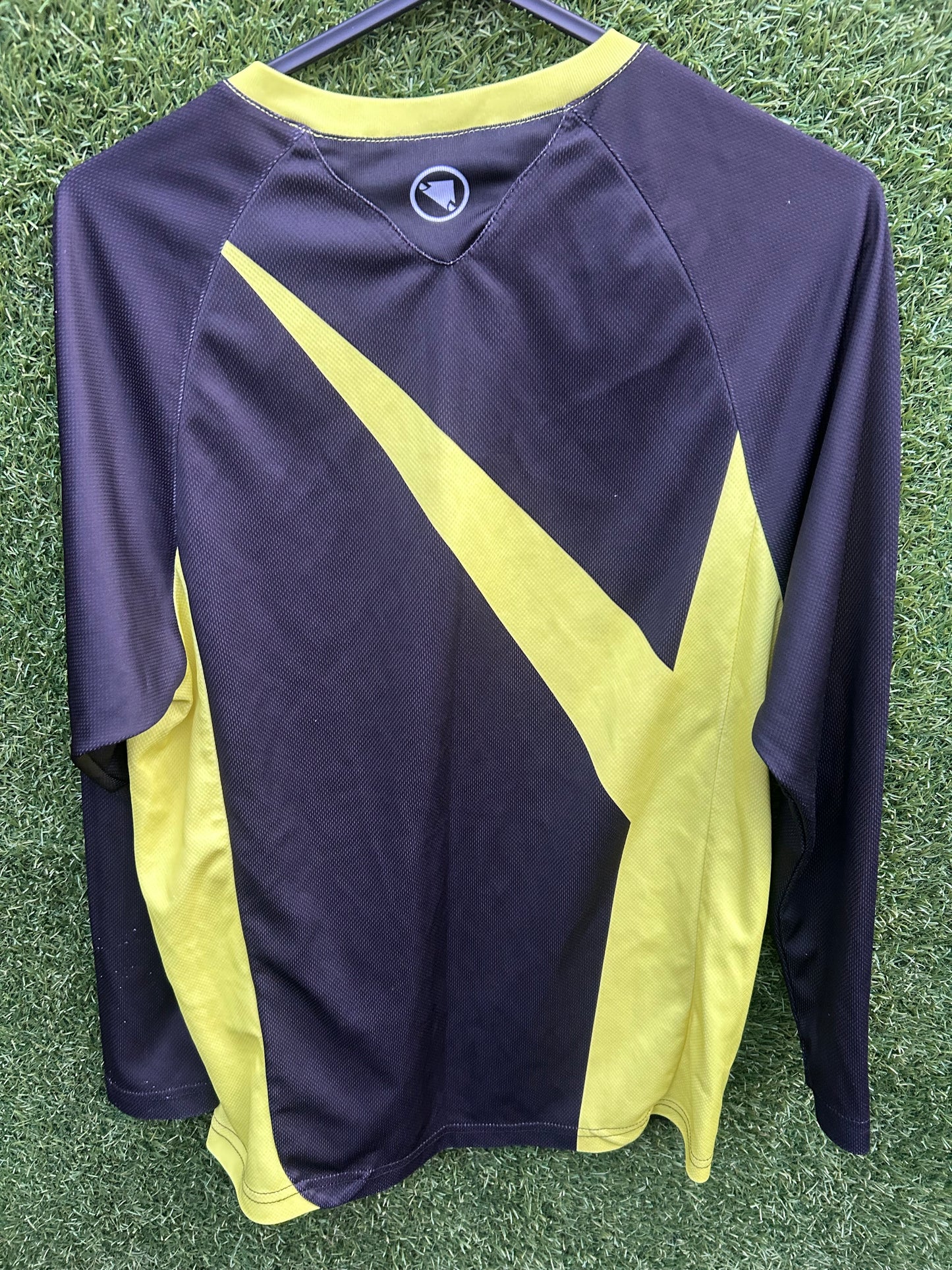 endura jersey small