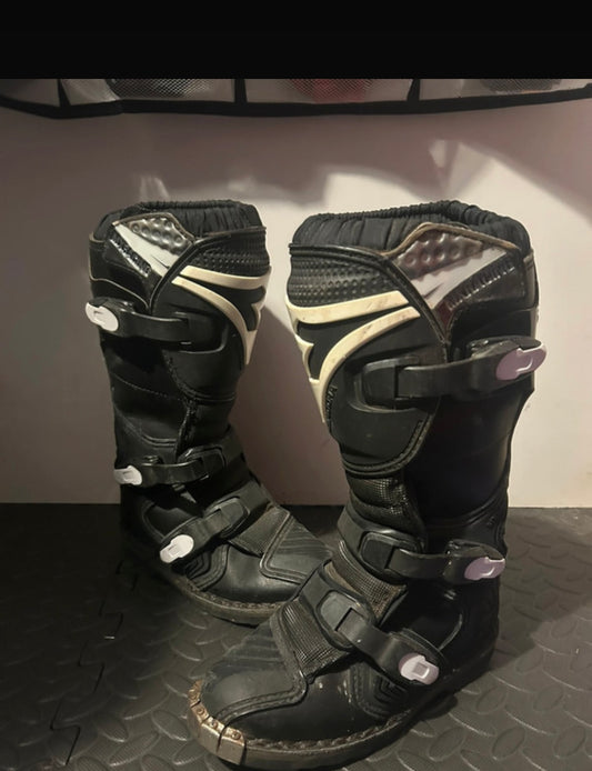 Diadora boots