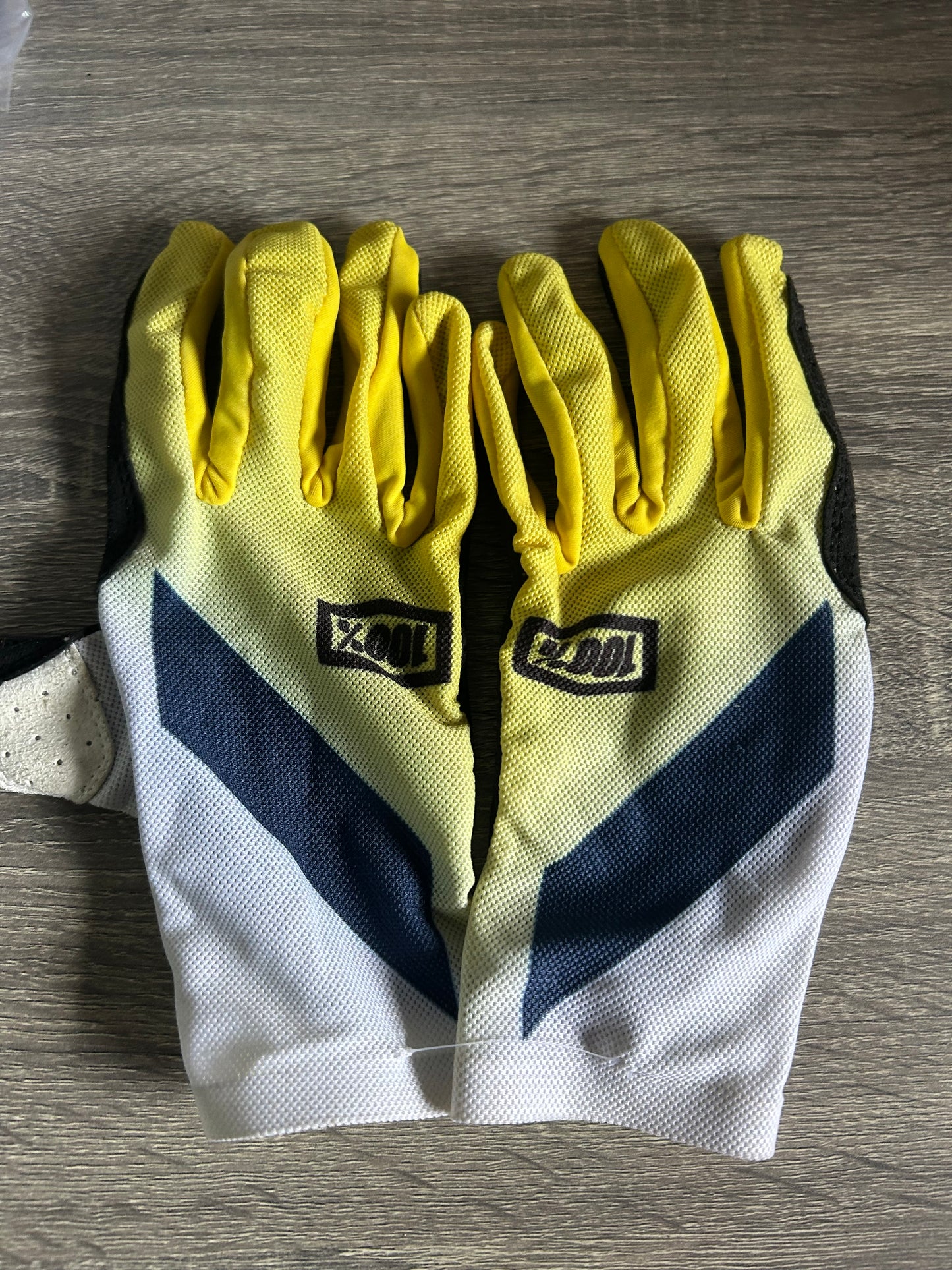 100% gloves small