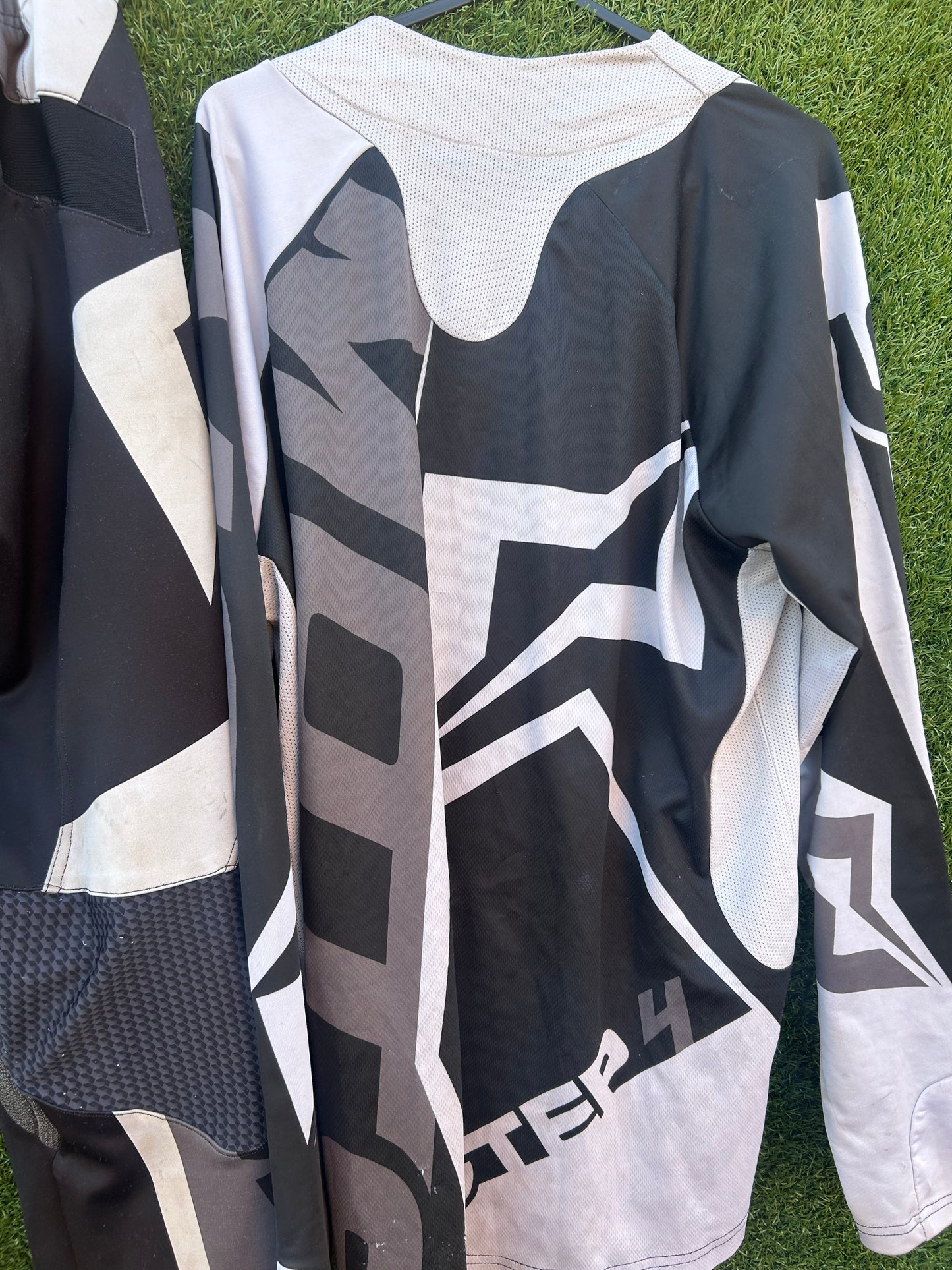 mots kit youth large