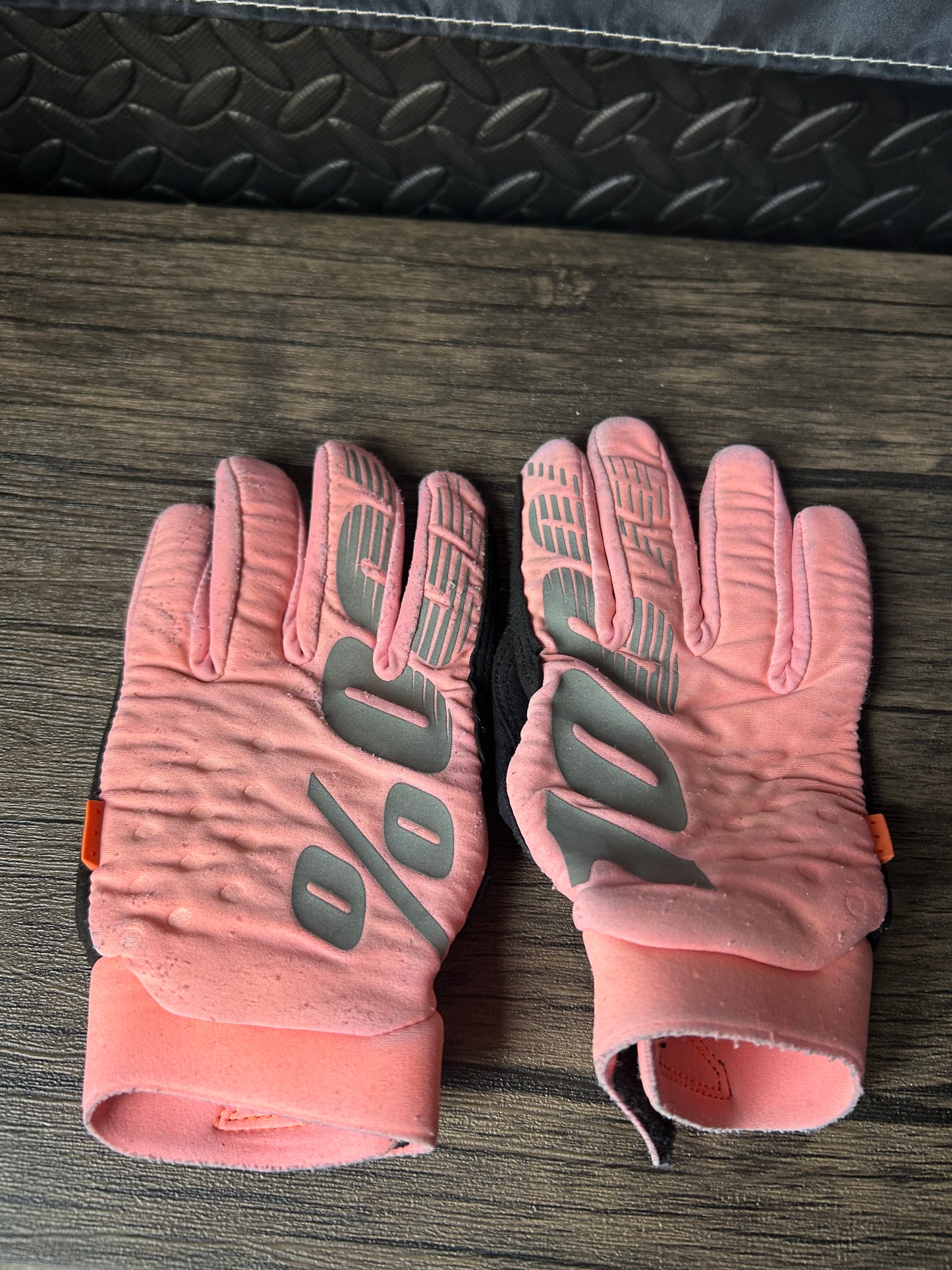 100% brisker gloves yl
