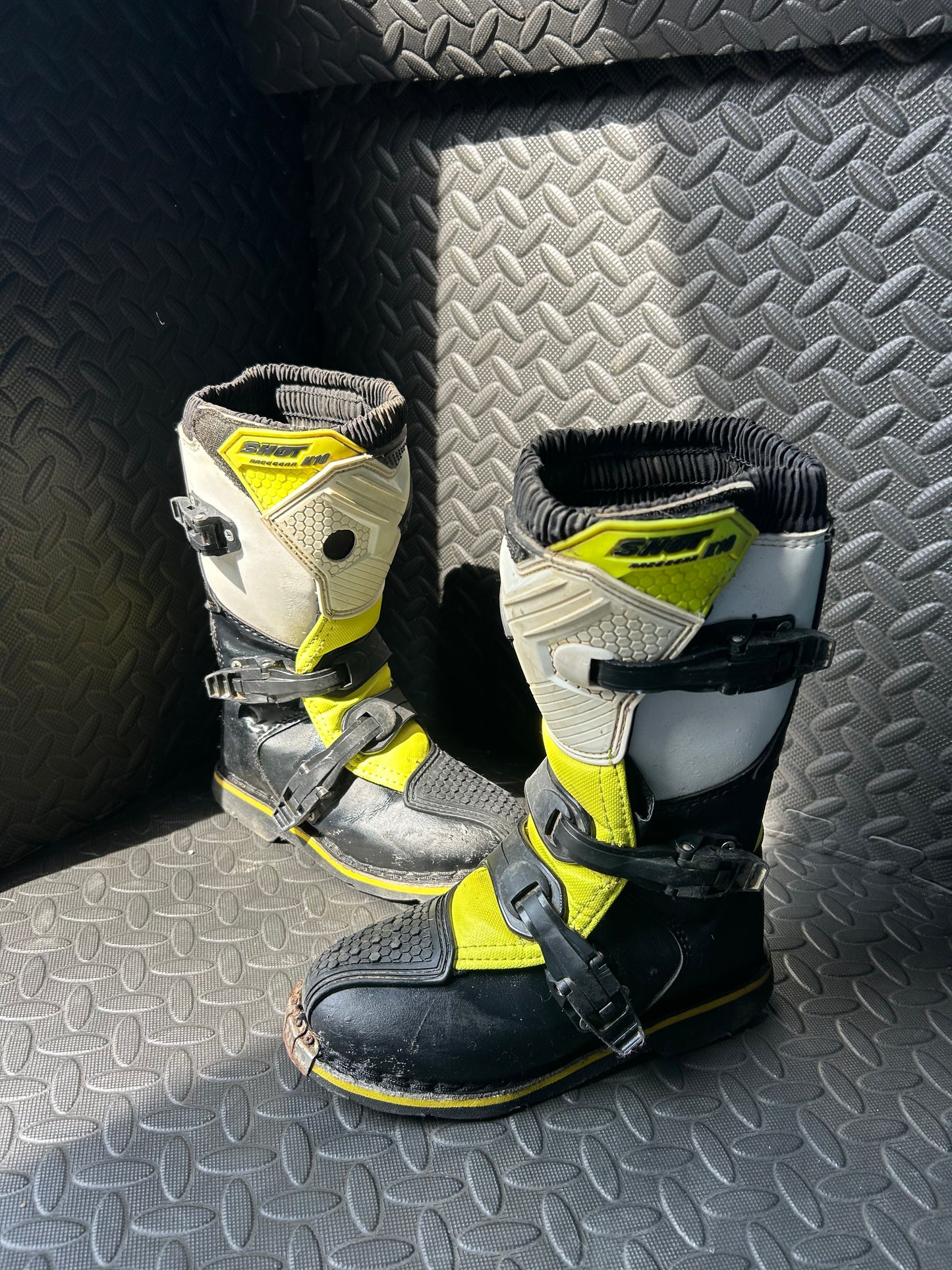 Shot boots uk4.5