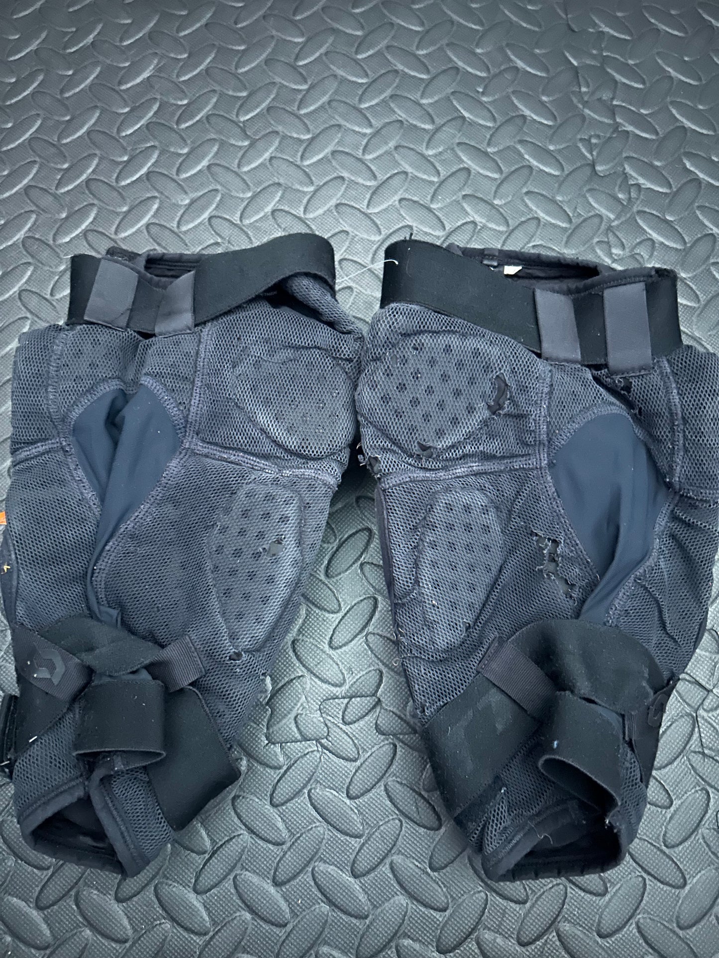 Scott d30 knee pads L