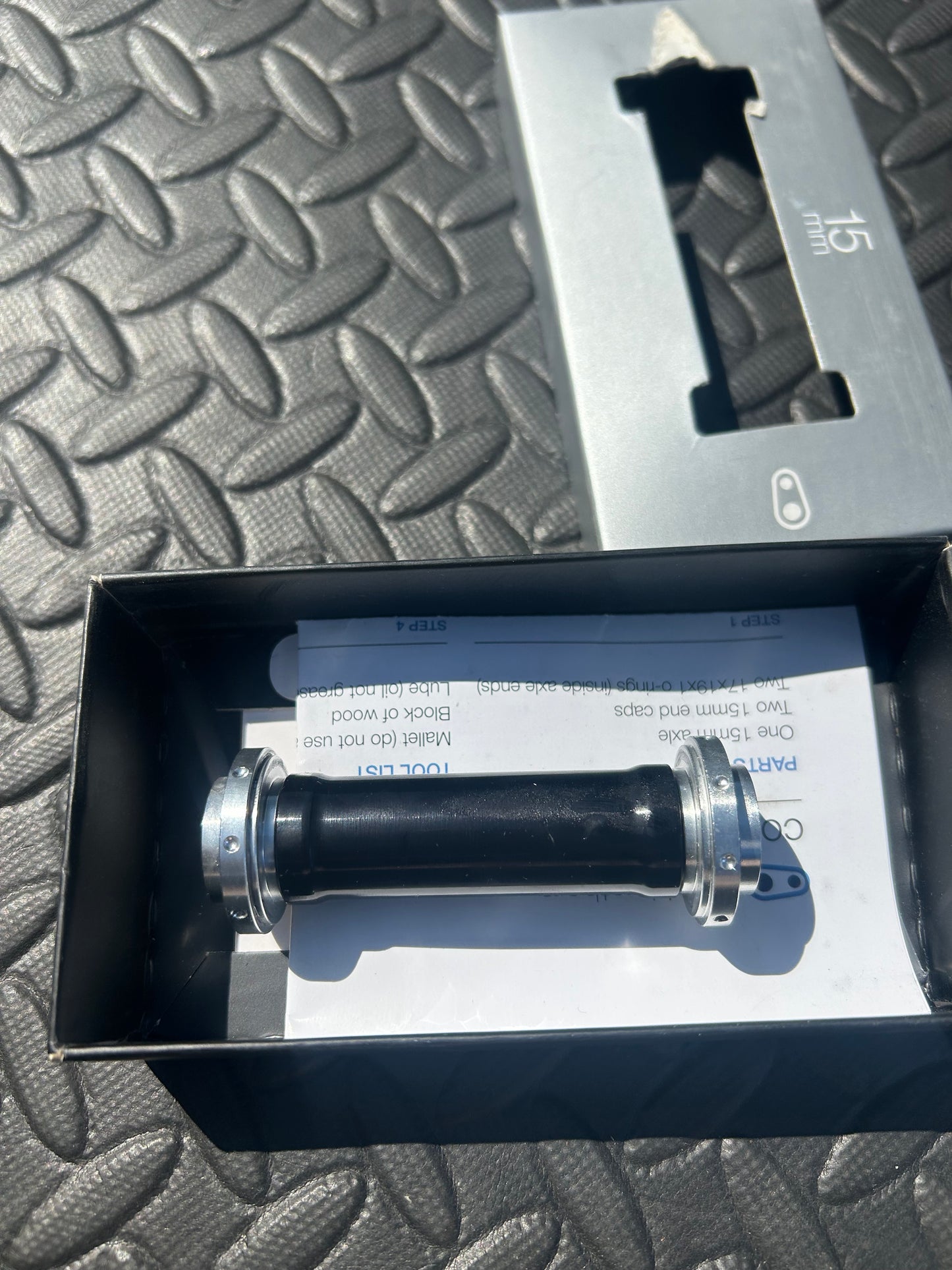 Crankbrothers thru axle kit