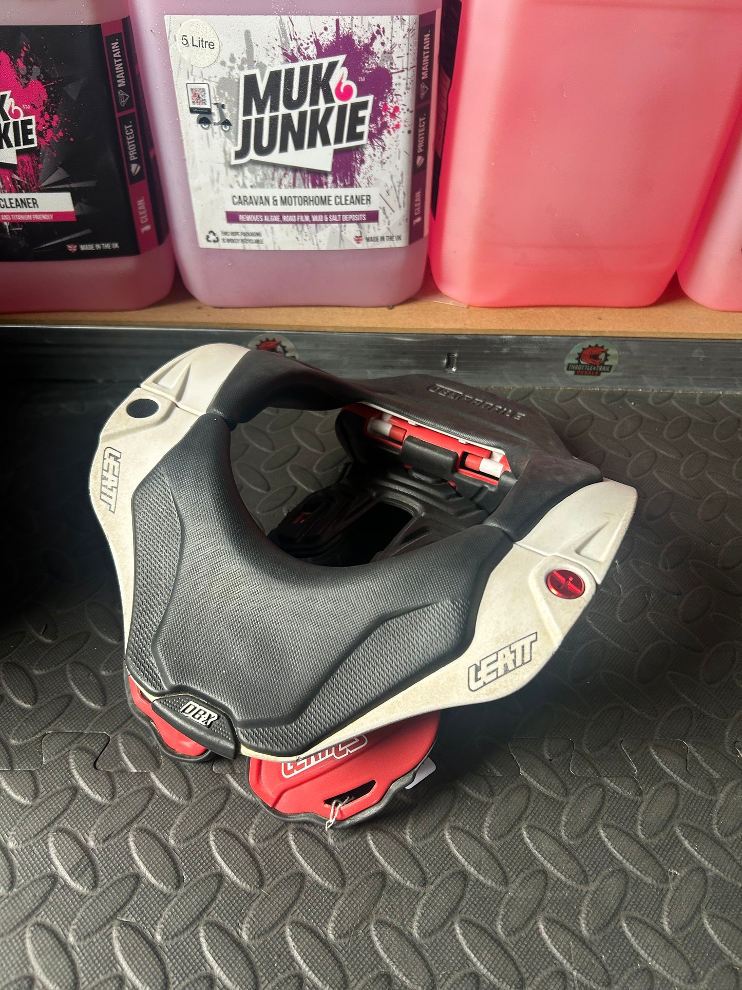 Leatt 5.5 neck brace youth