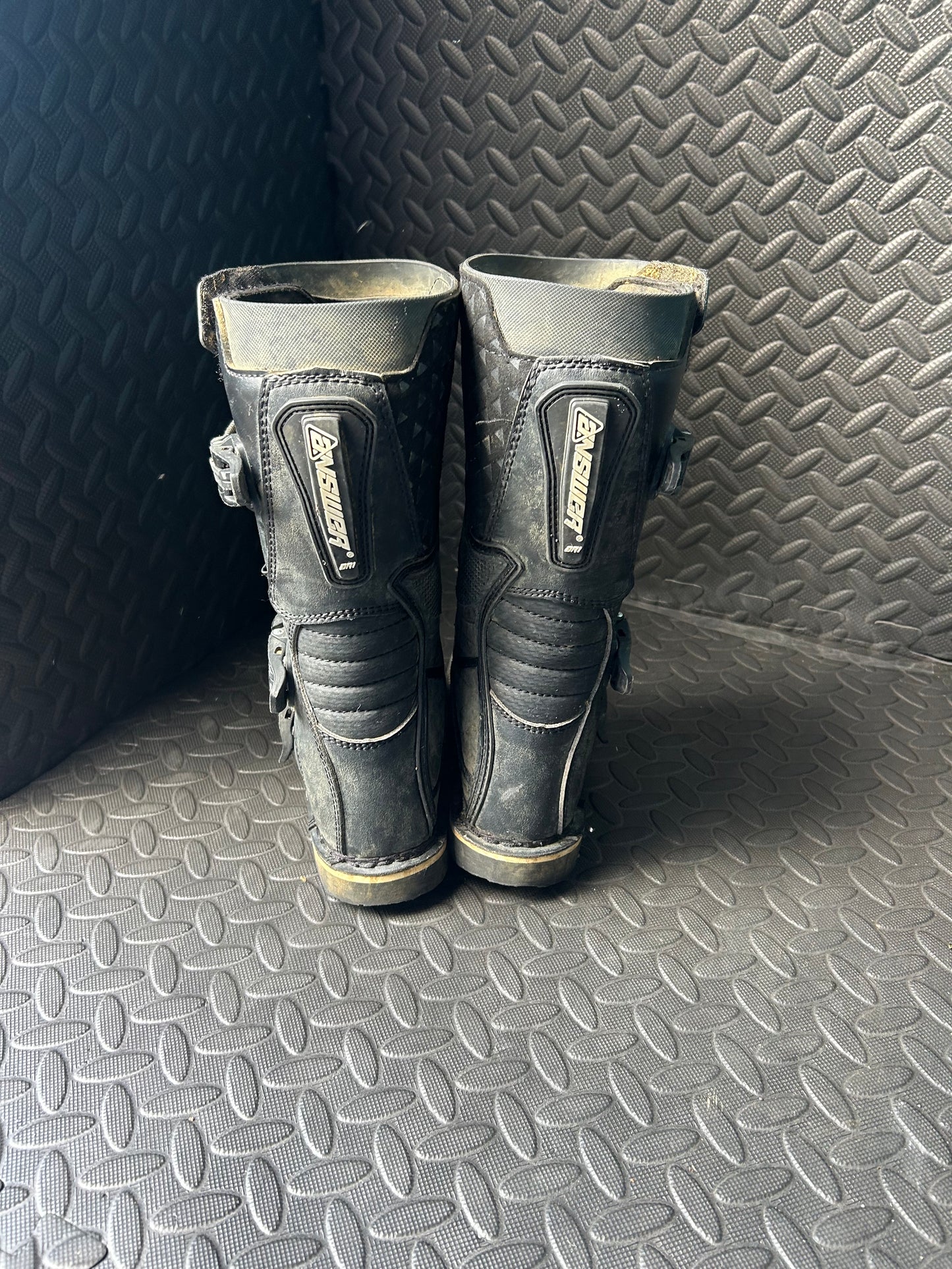 Answer boots uk2