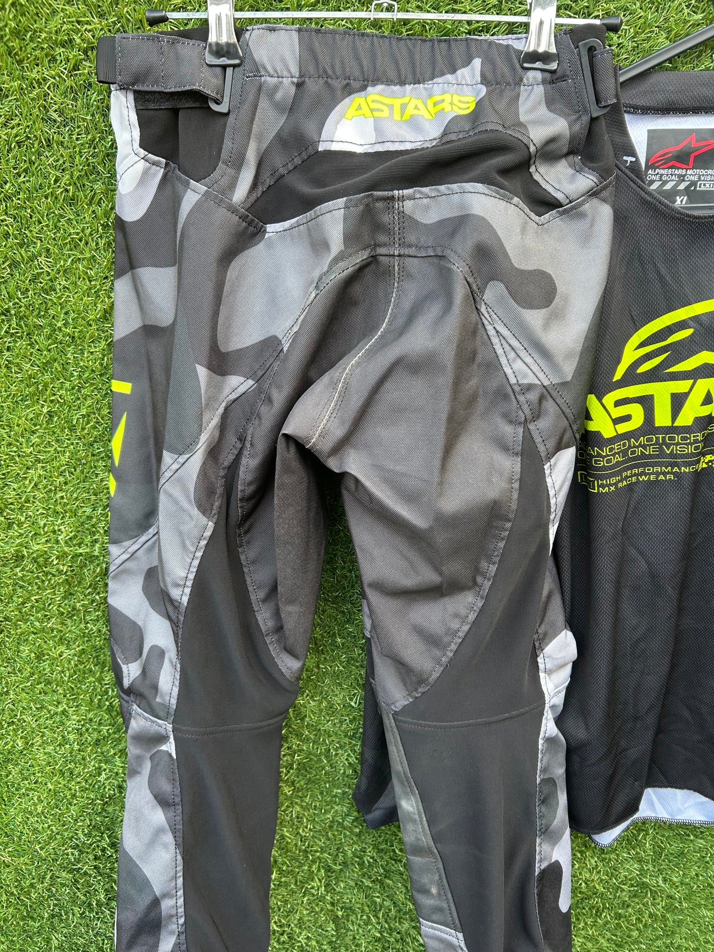 alpinestars yxl/28"