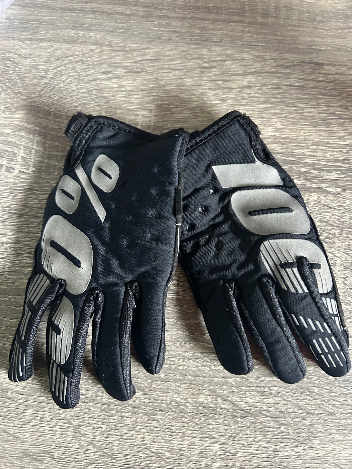 100% brisker gloves yl