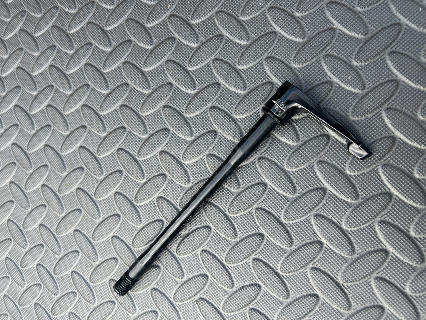 Rear thru axle