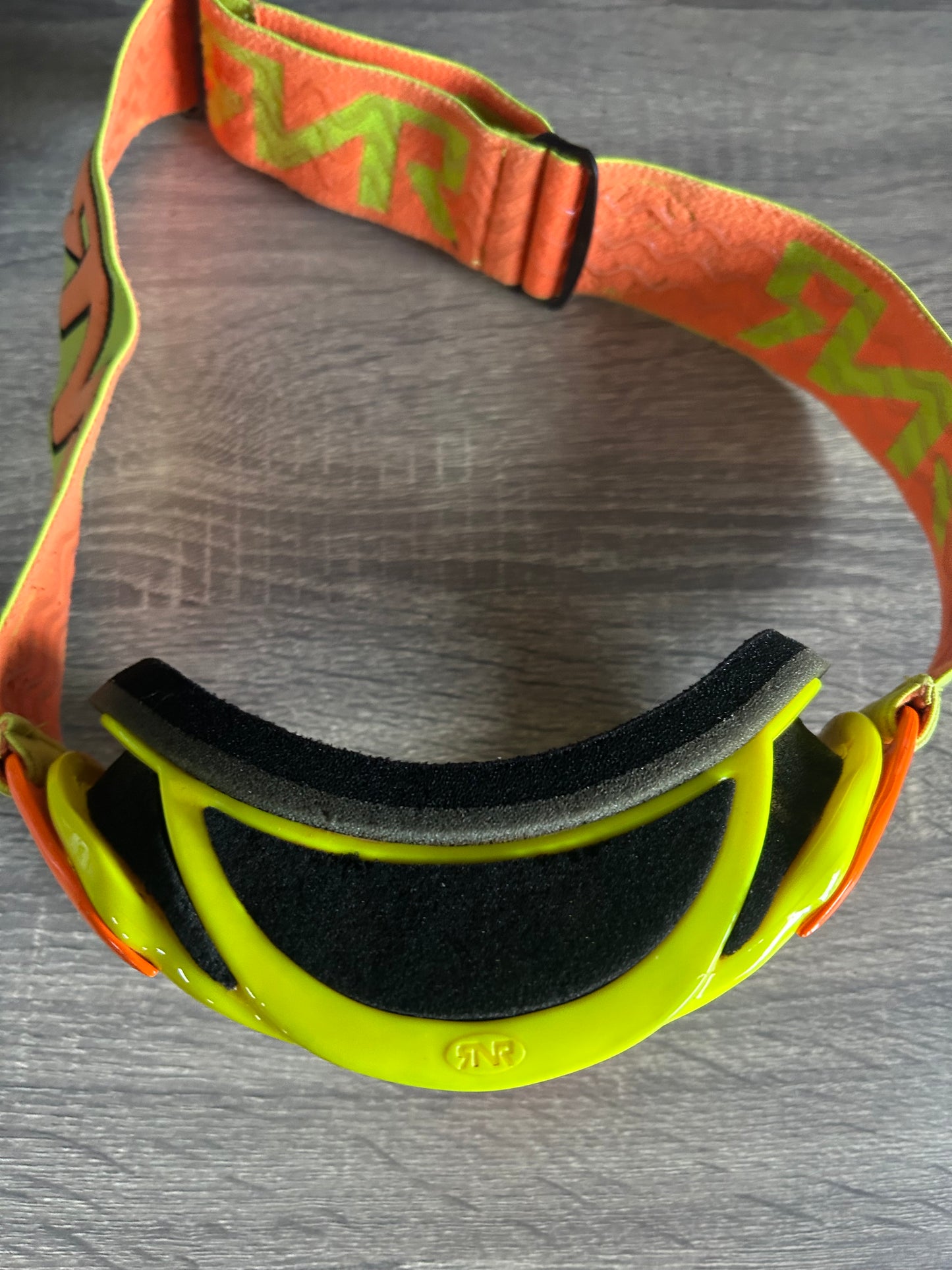 rip n roll goggles - used
