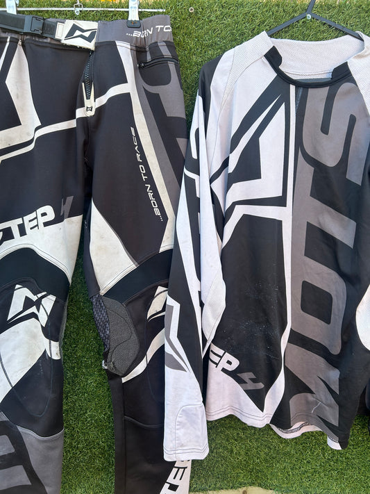 mots kit youth large
