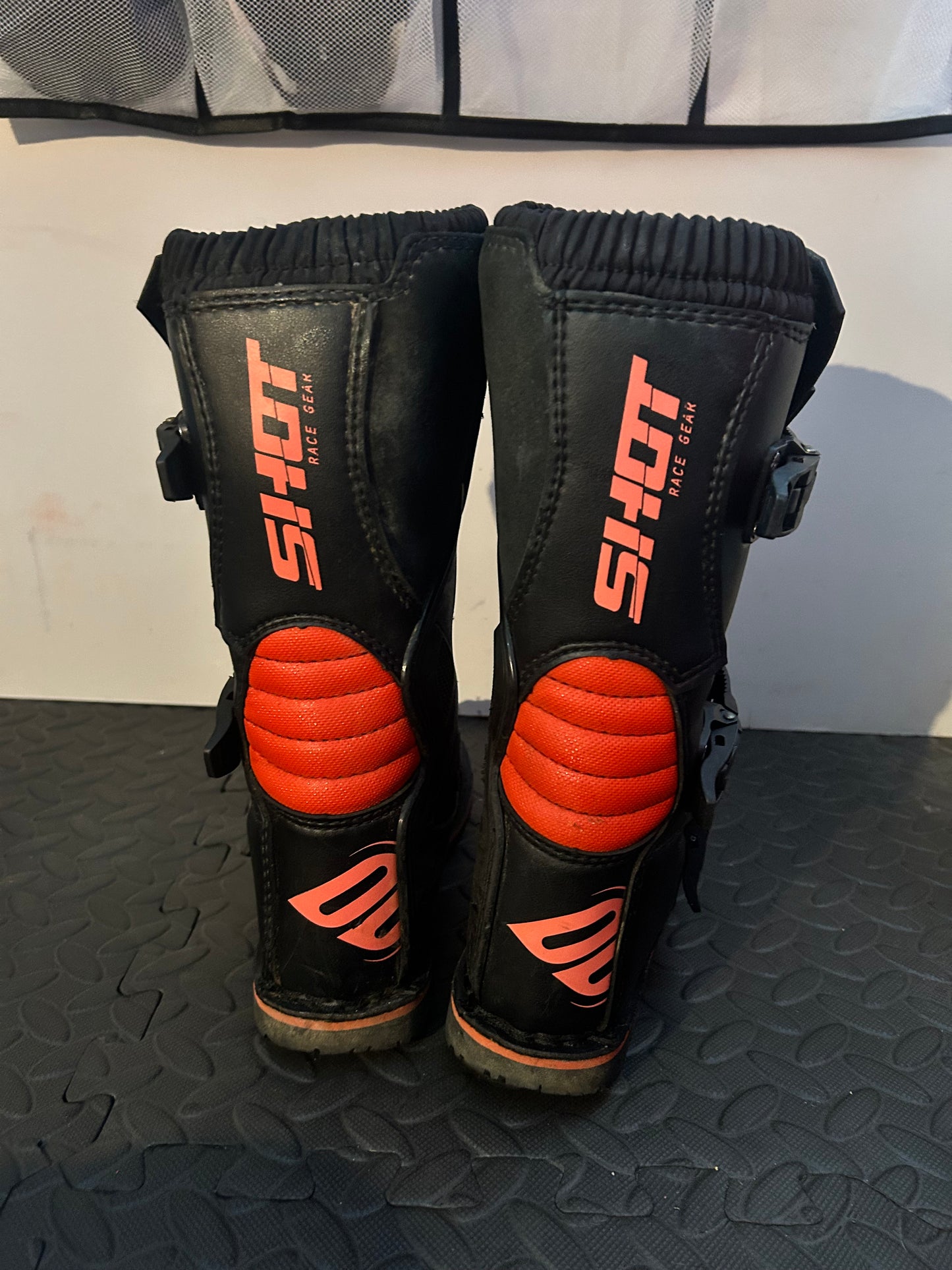 Shot boots UK3.5