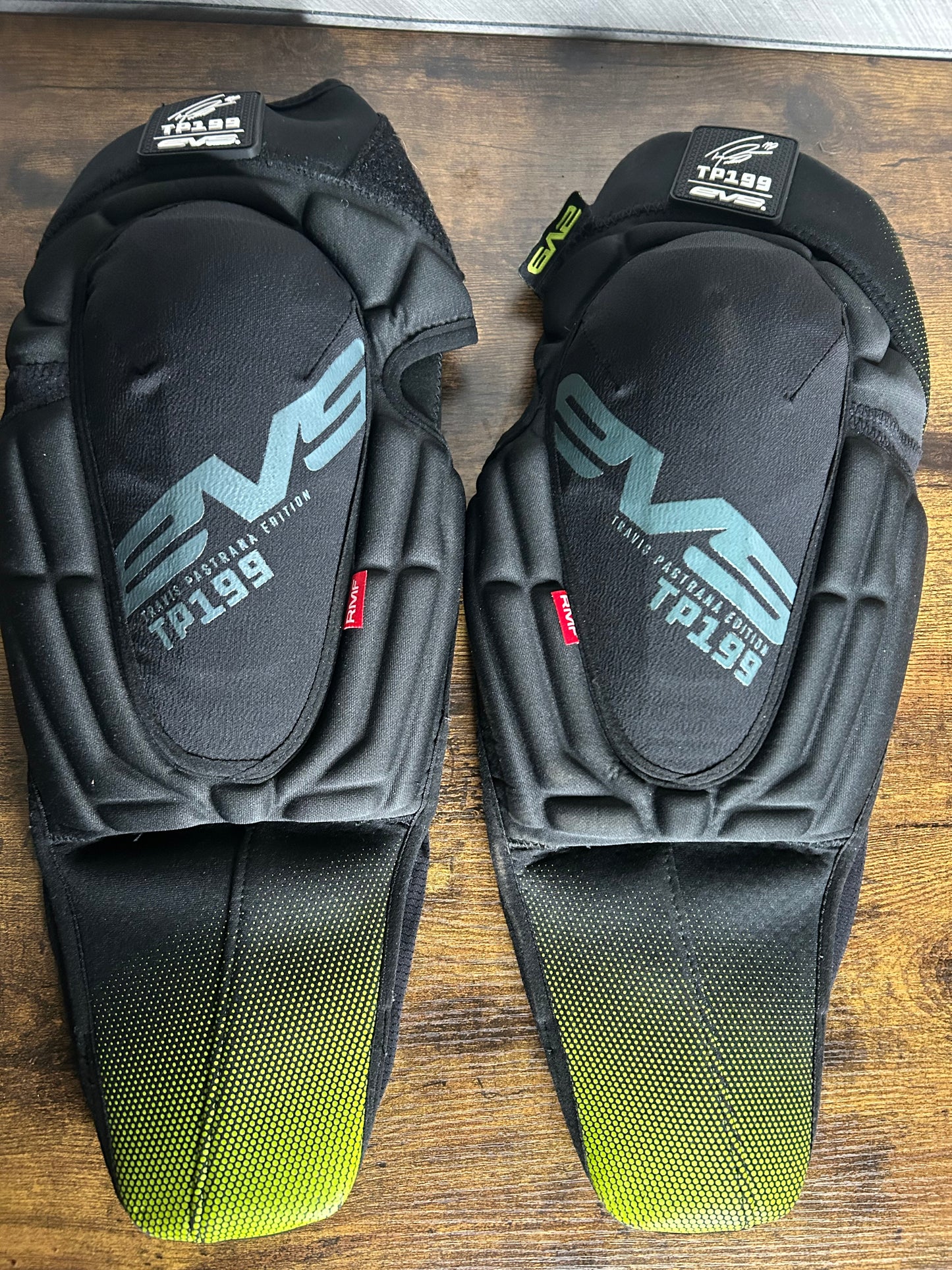 EVS Travis Pastrana knee pads S/M