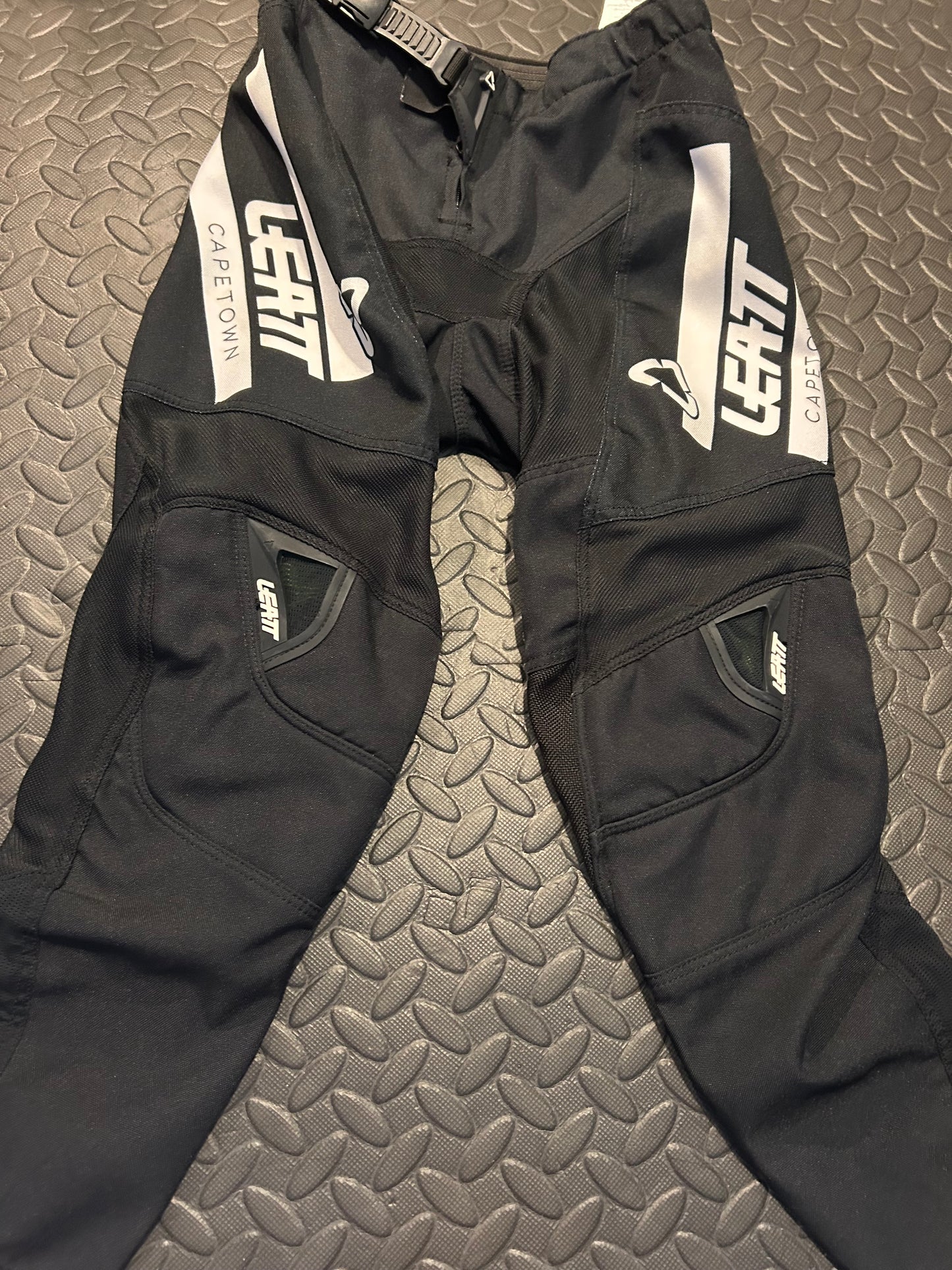 Leatt pants 24”