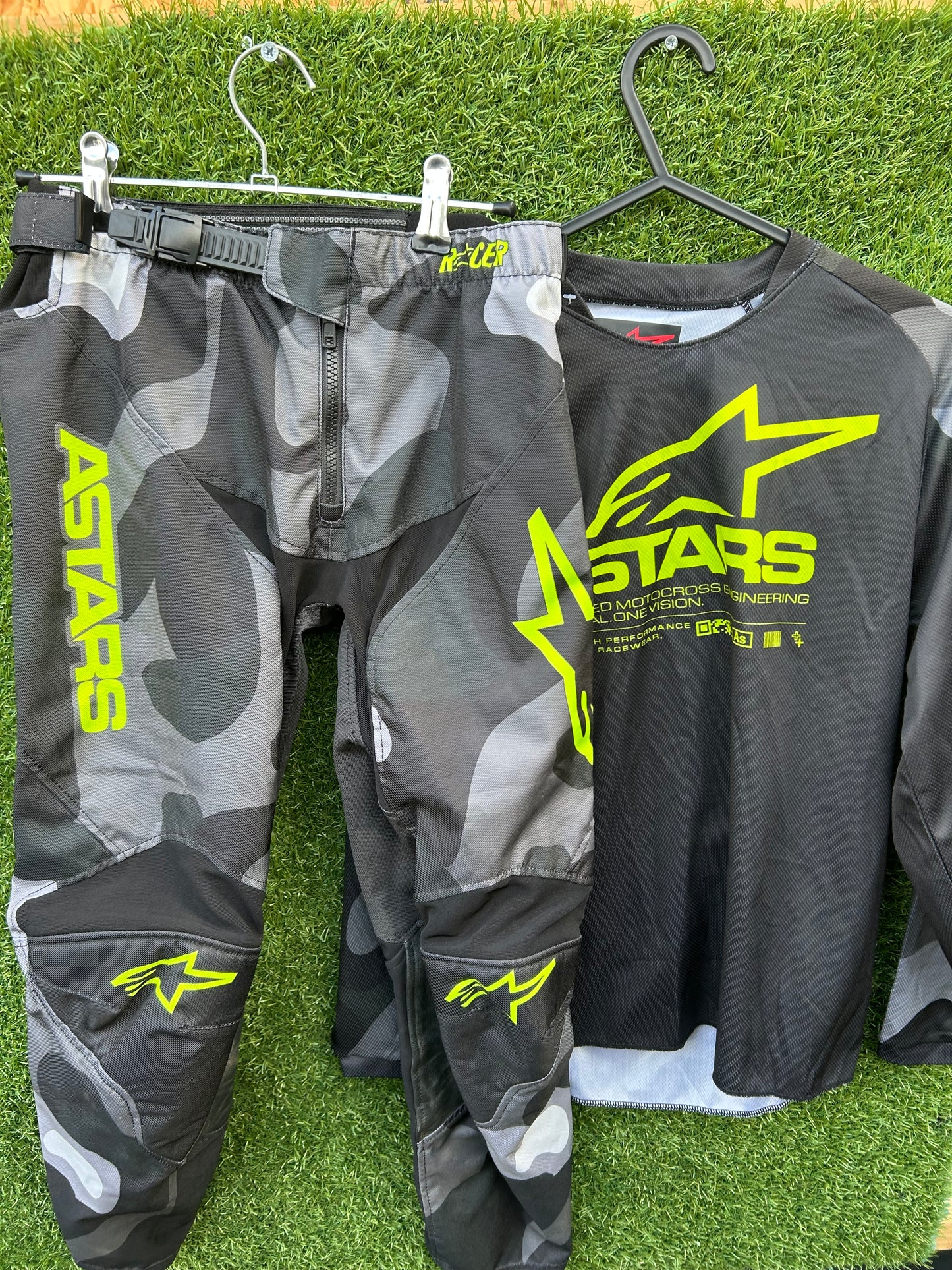 alpinestars yxl/28"