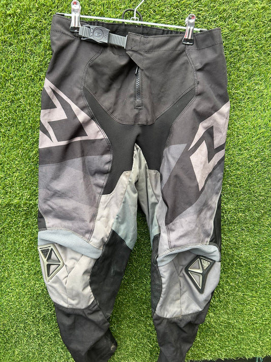 one industries pants 28"