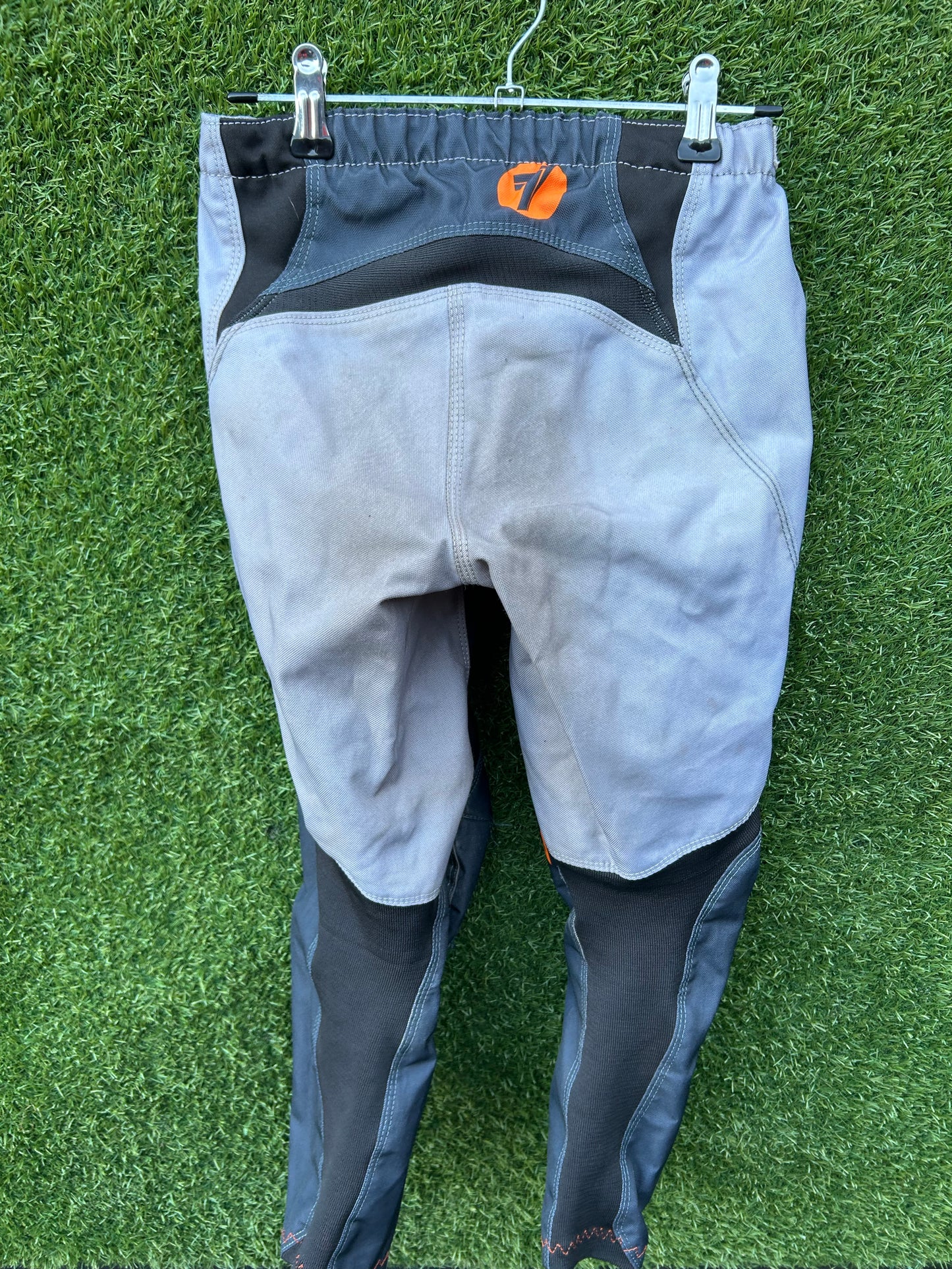 seven pants 24"