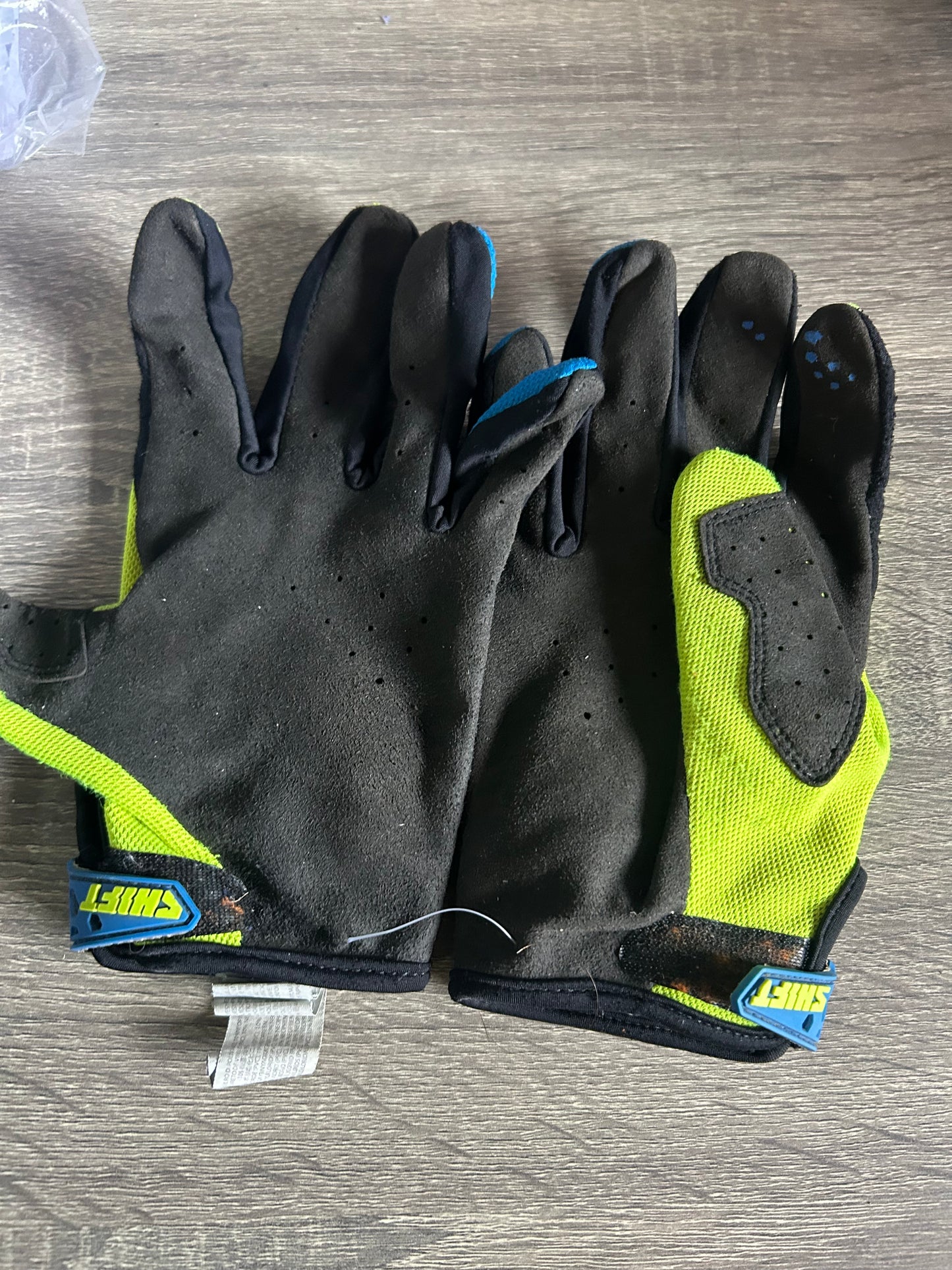 shift gloves medium