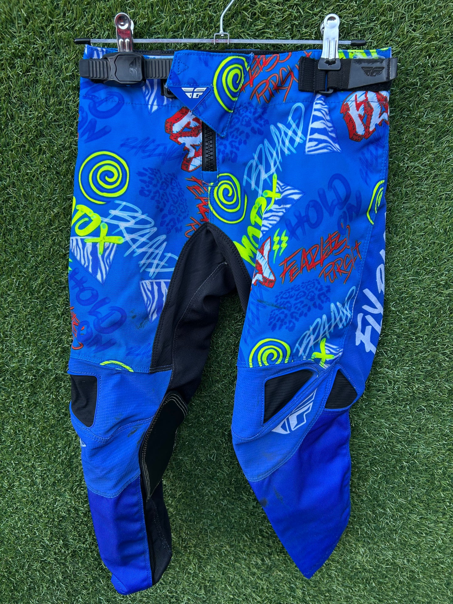 fly pants 22"