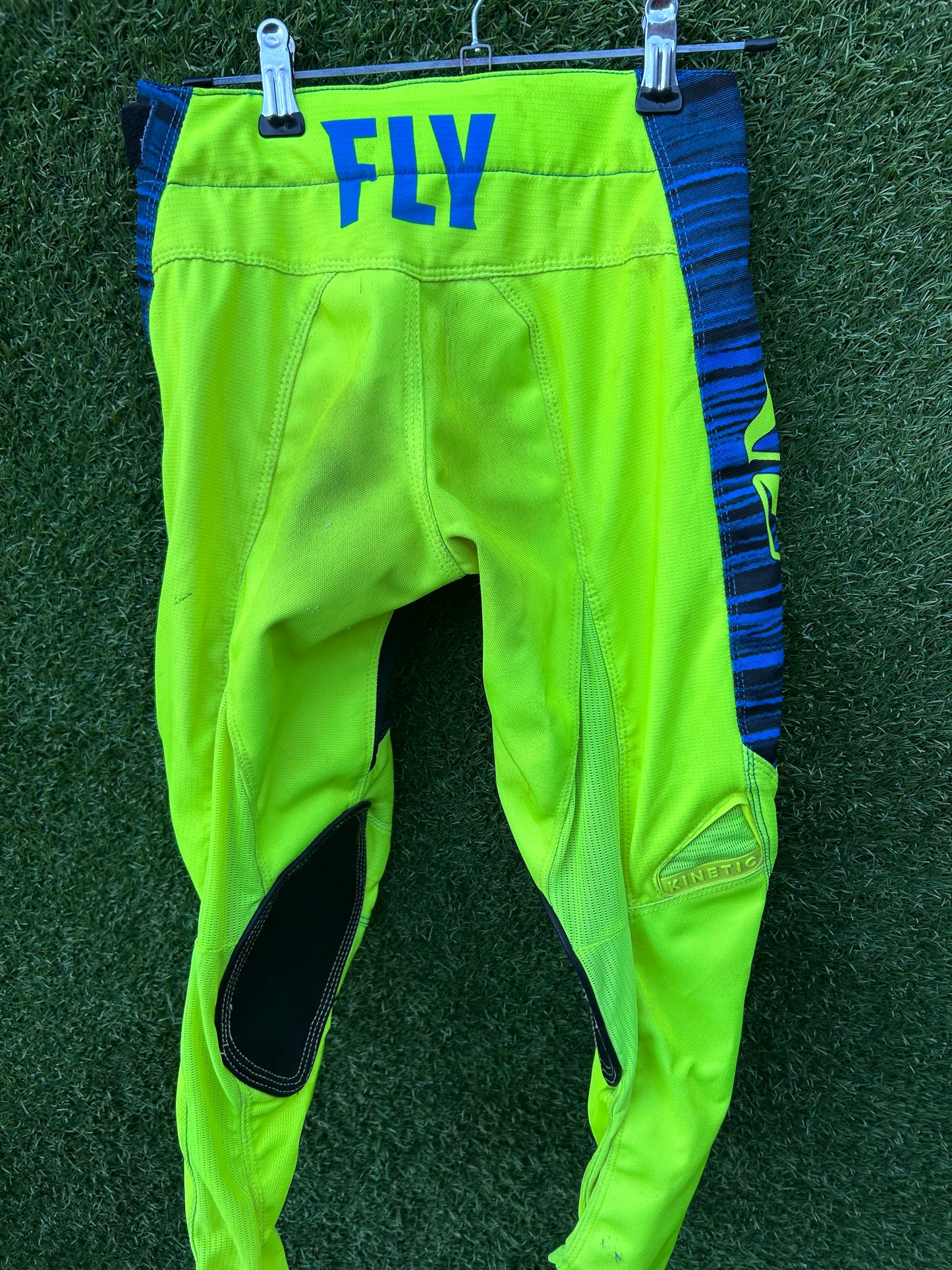 fly pants 22"