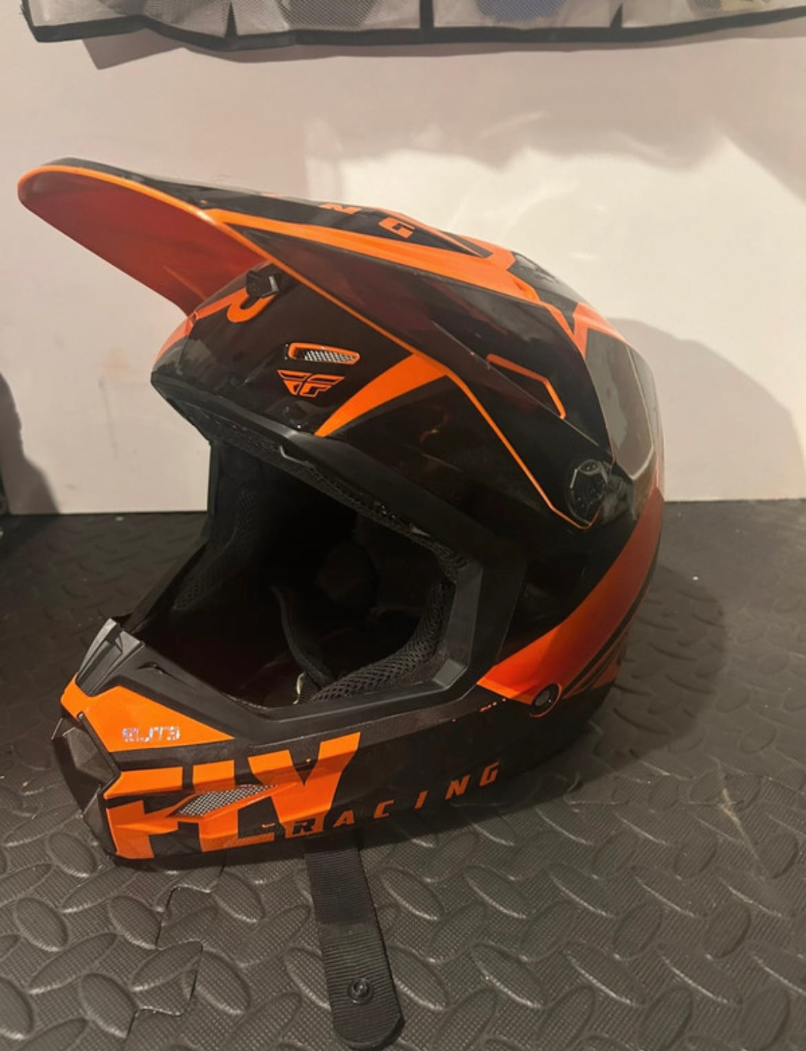 Fly helmet L
