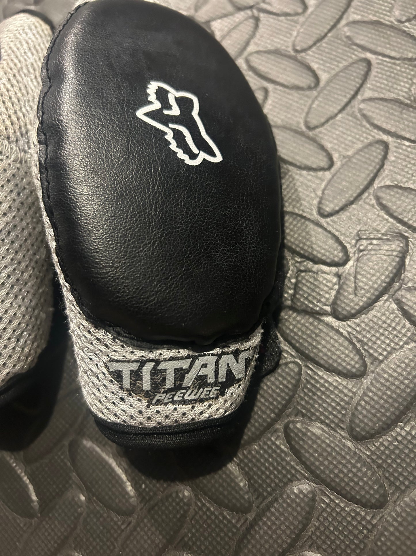 Fox titan peewee elbow pads YM/L