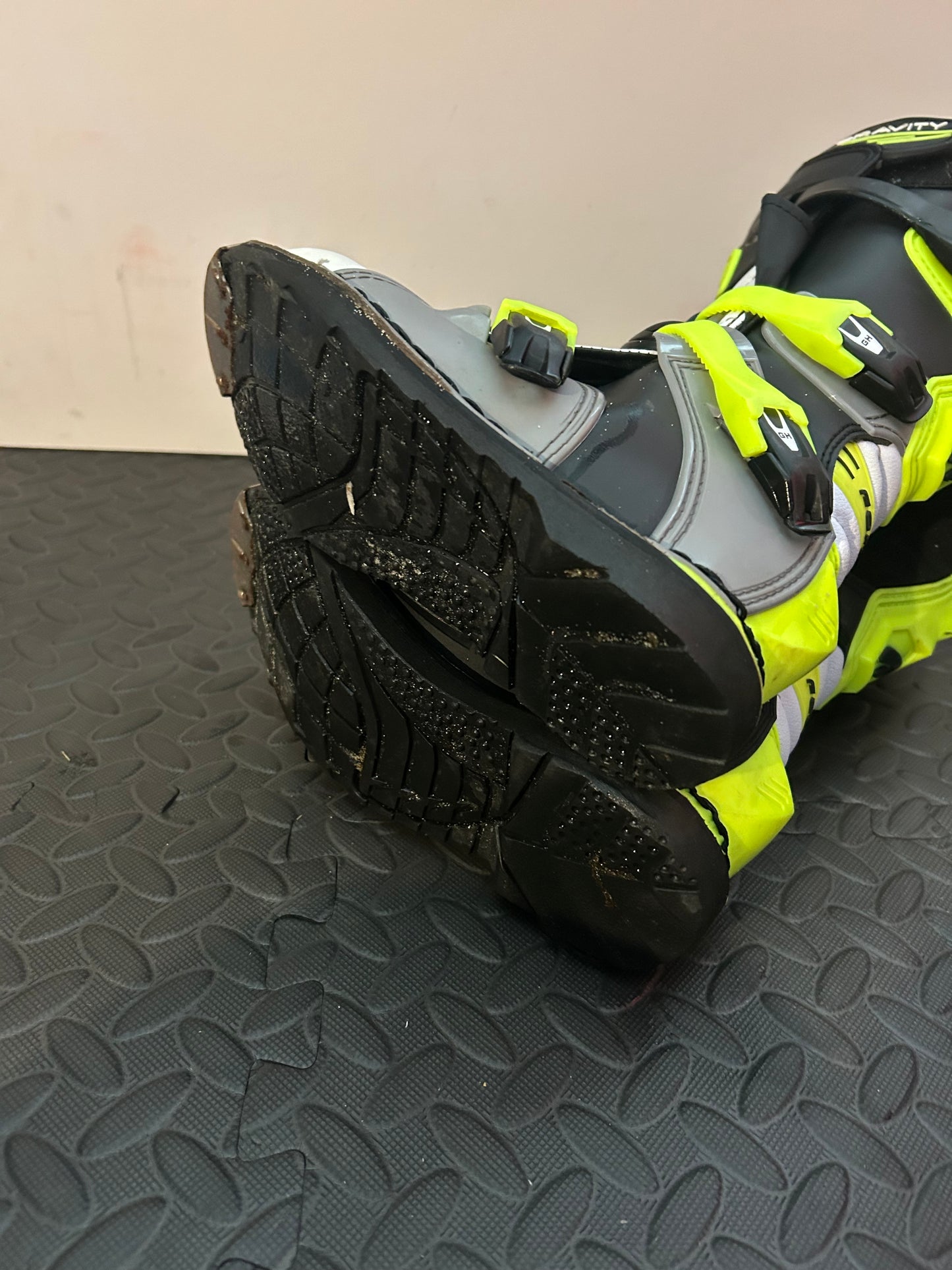 Forma boots UK2