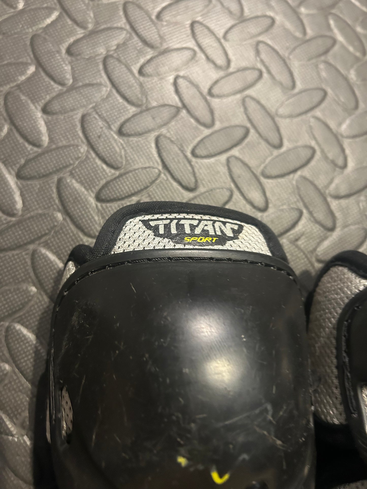 Fox titan knee and shin guards YM