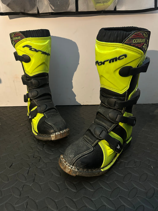 Forma boots UK3