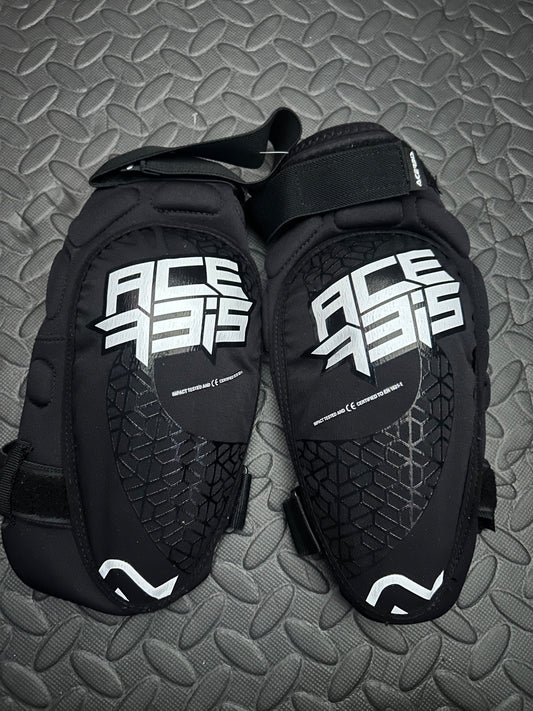 Acerbis soft knee guards youth