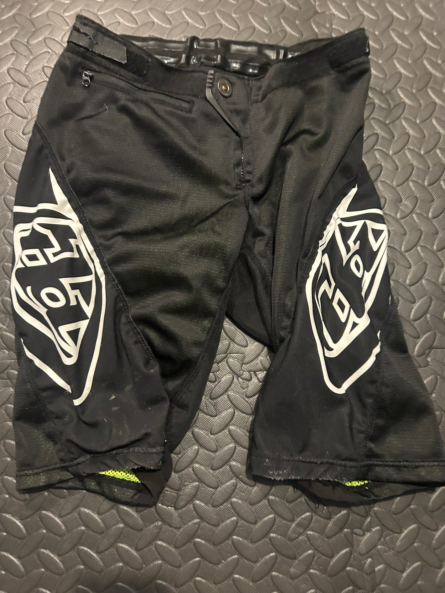 Troy Lee designs shorts 28”