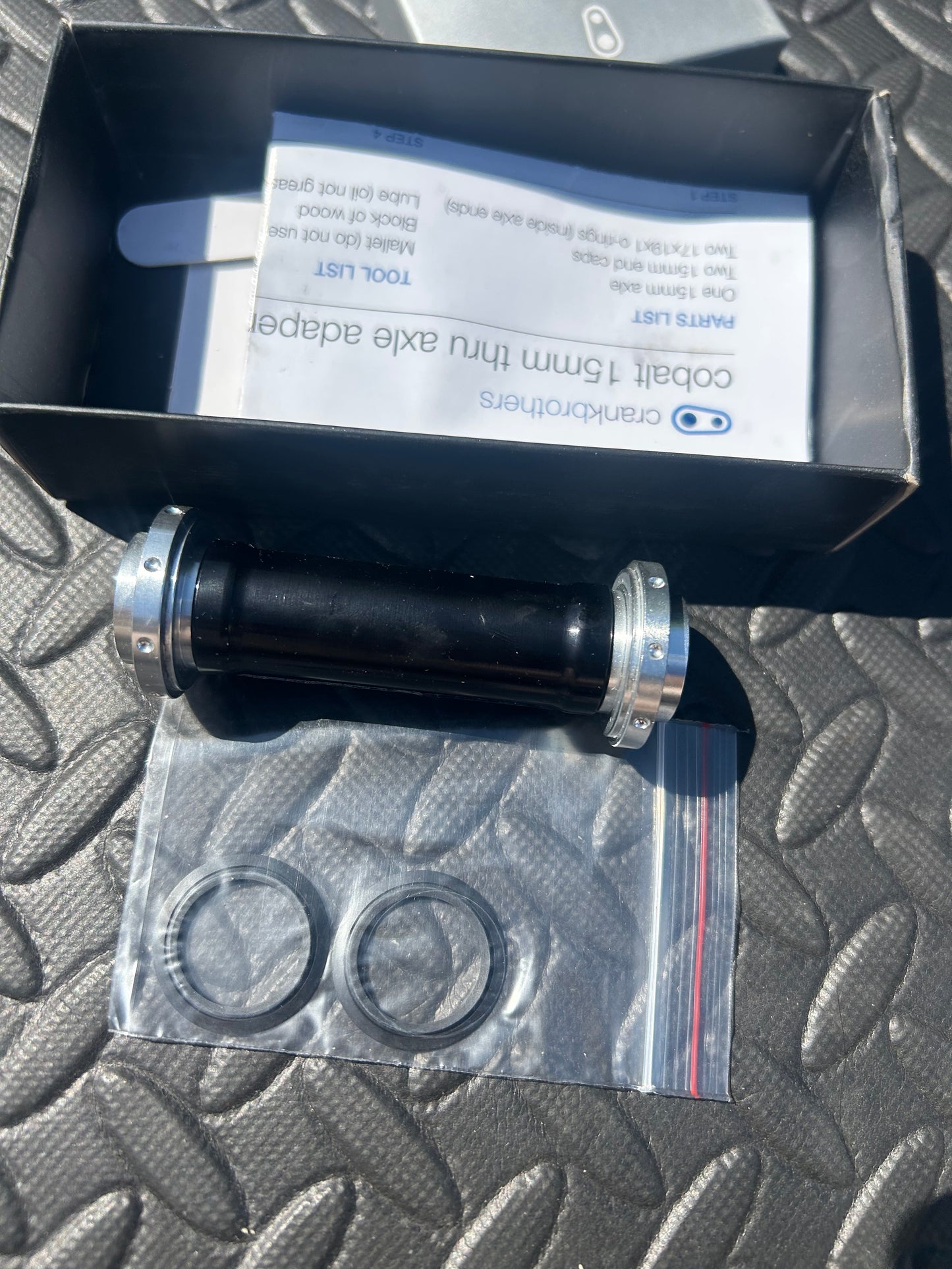 Crankbrothers thru axle kit