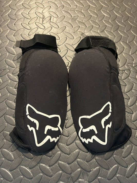 Youth fox knee pads