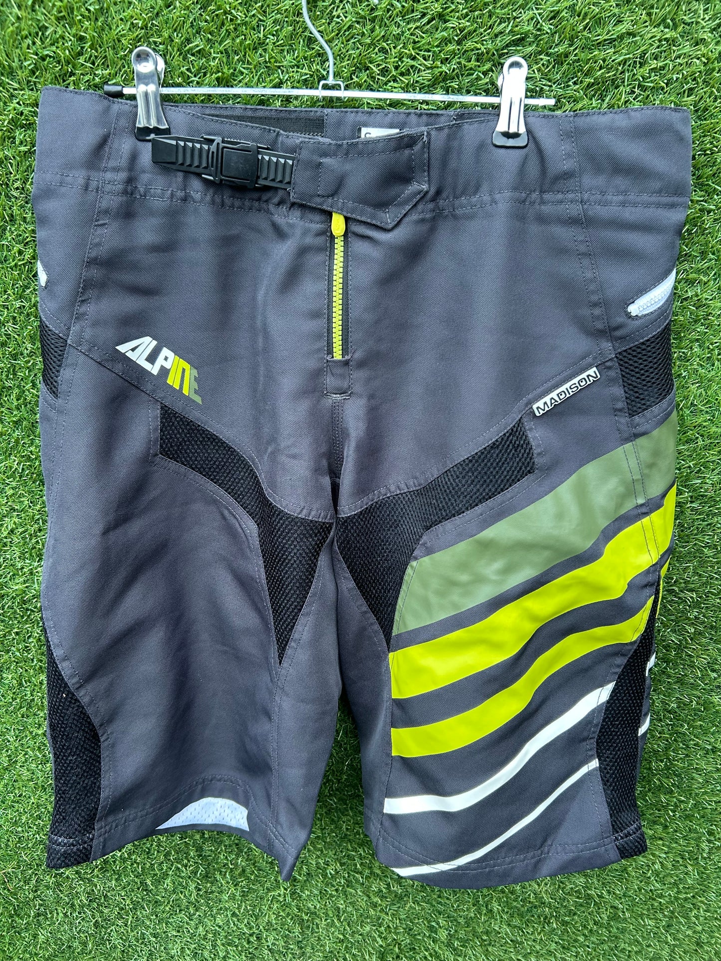 madison shorts 28"