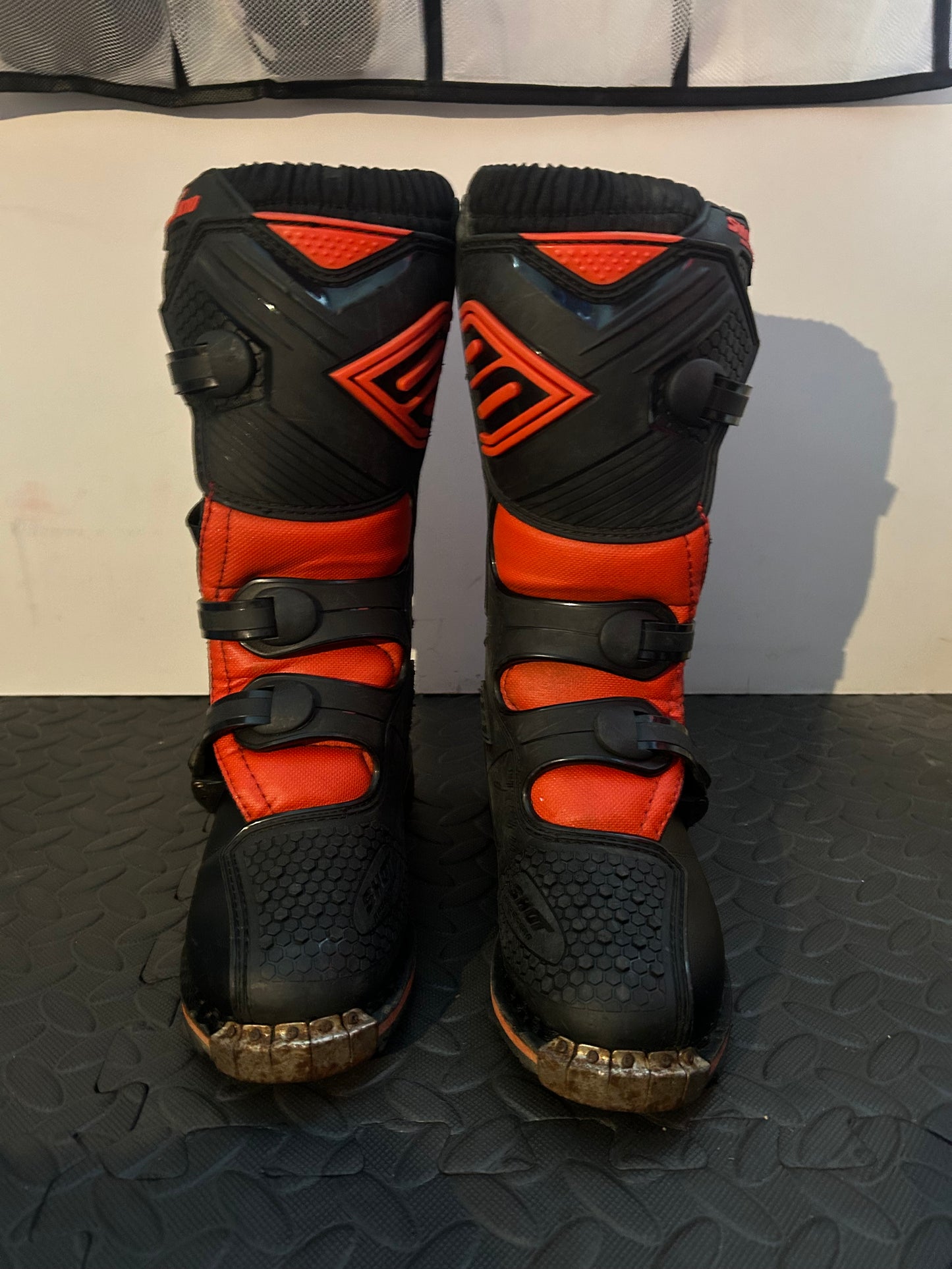 Shot boots UK3.5