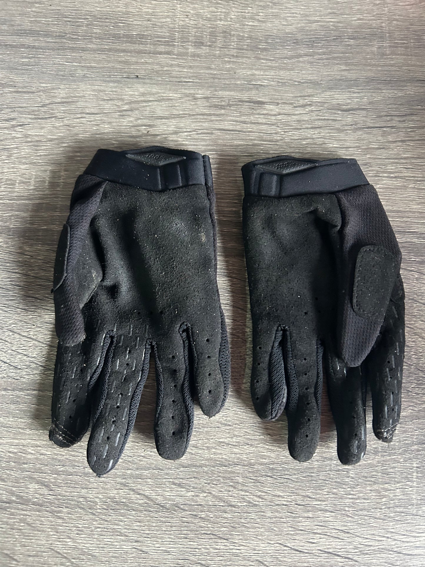 100% gloves ym