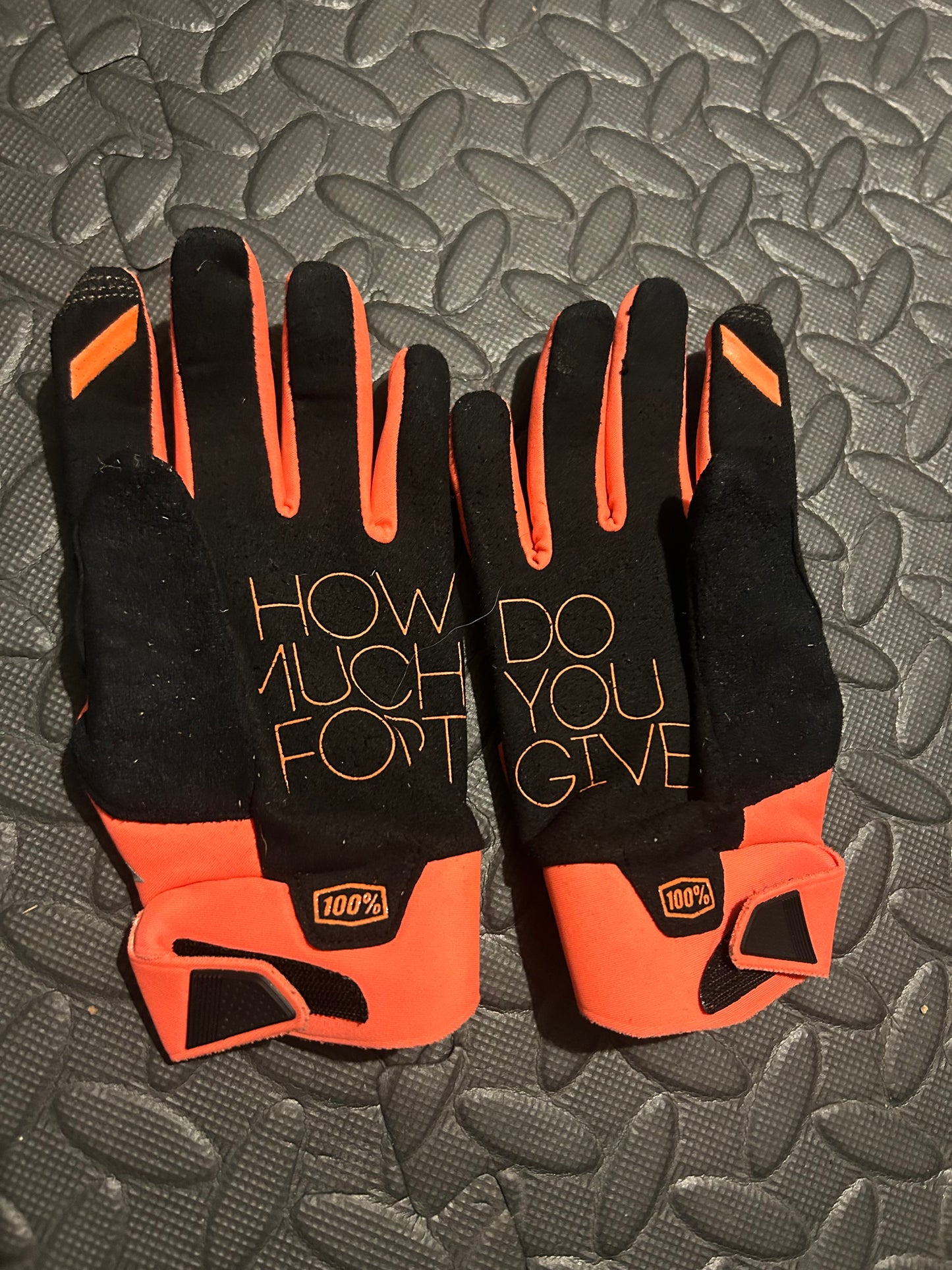 100% brisker gloves youth medium