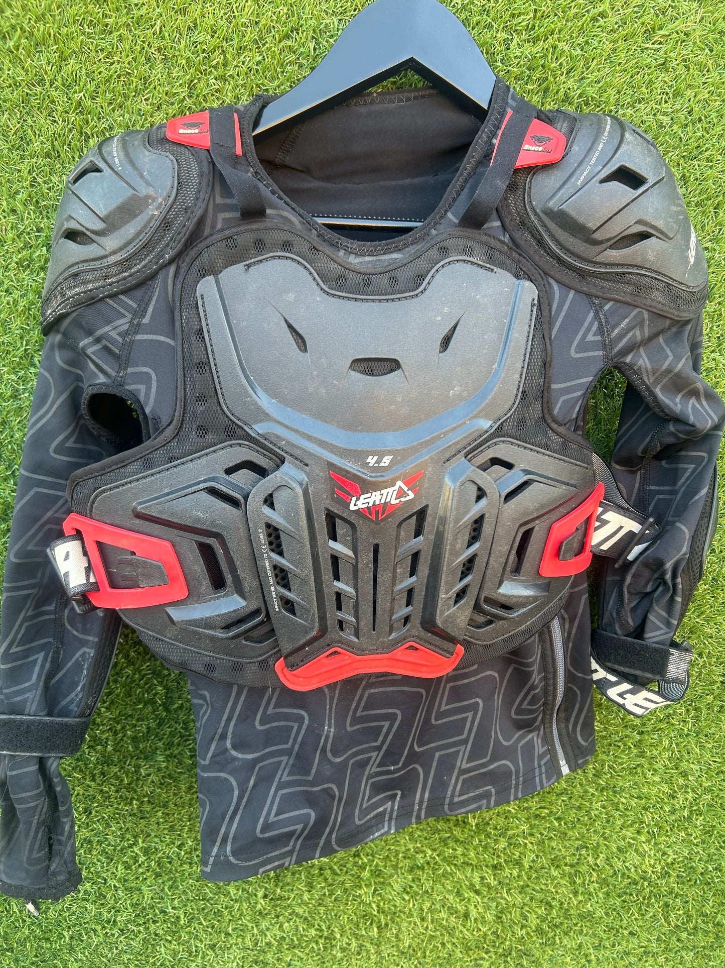 leatt 4.5 youth body protector