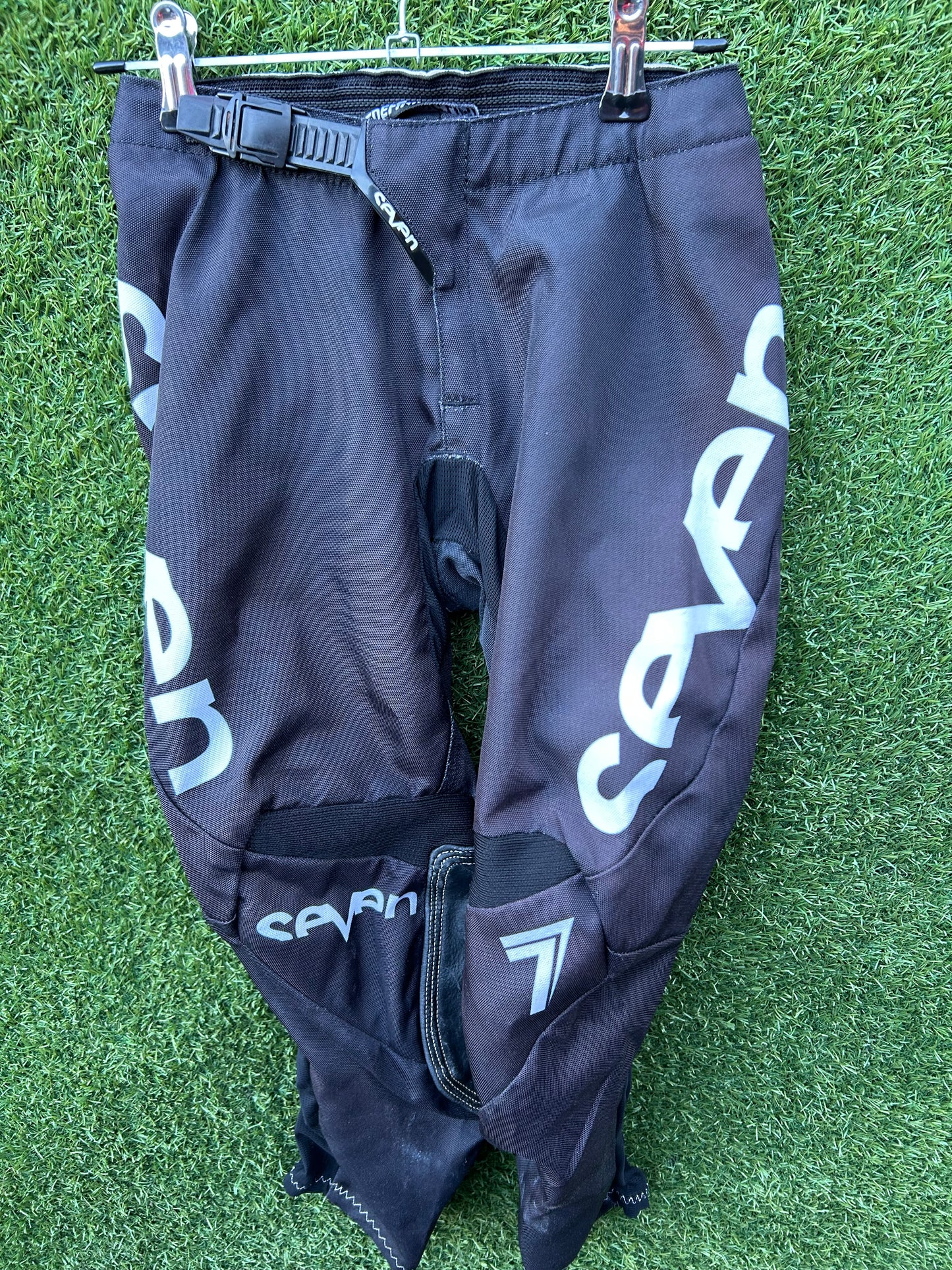 seven pants 24"