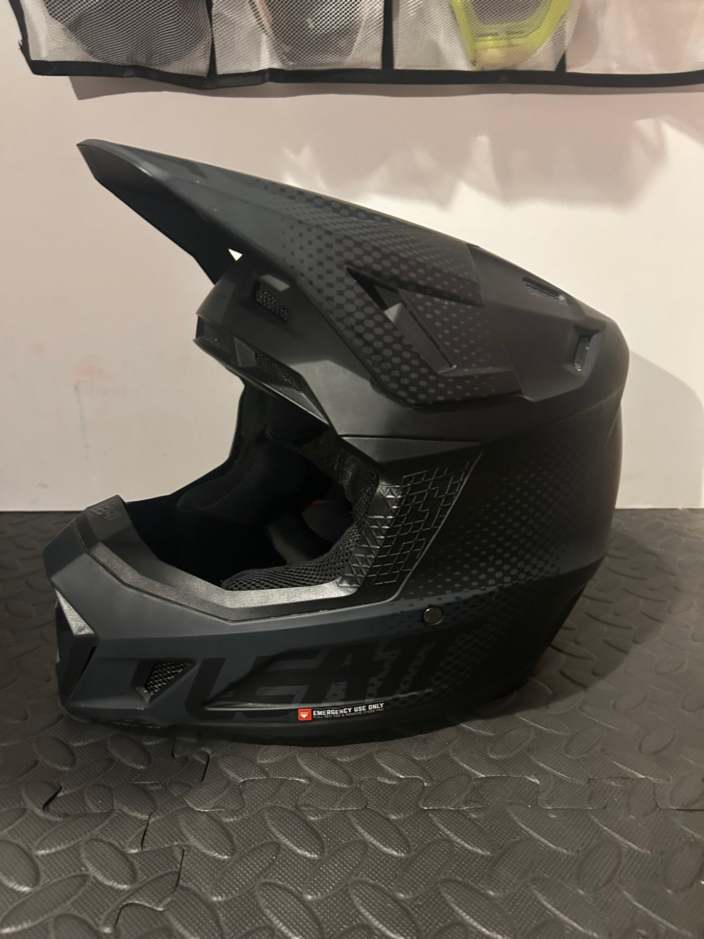 Leatt 7.5 helmet L