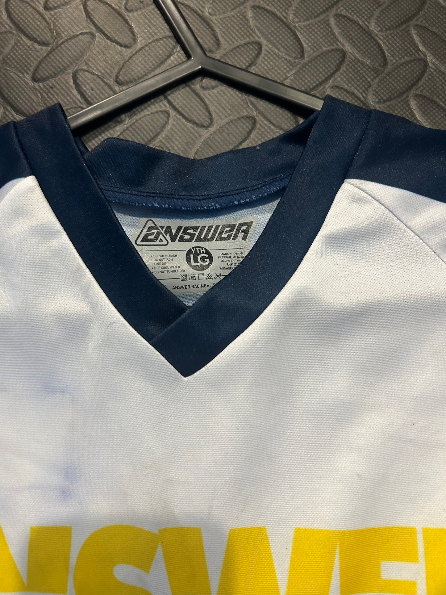 Answer jersey YL