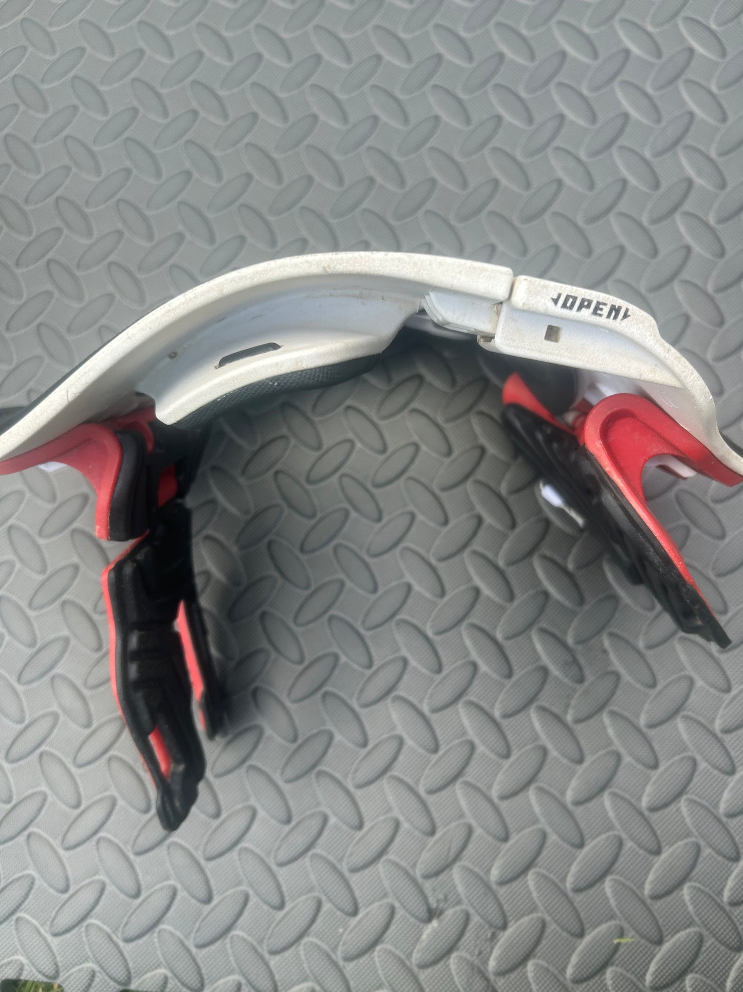 Leatt 5.5 youth neck brace